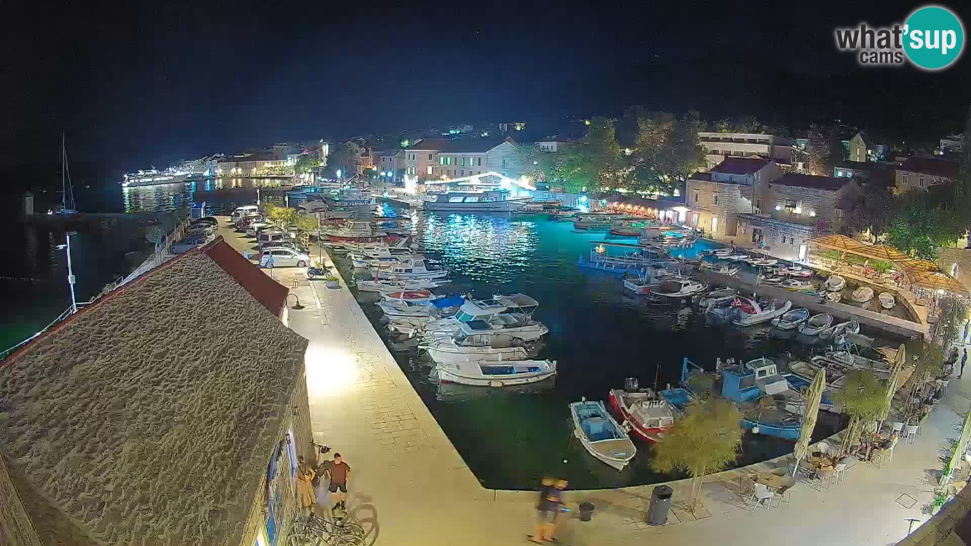 Web kamera Bol Riva – Pogled uživo na luku i marinu