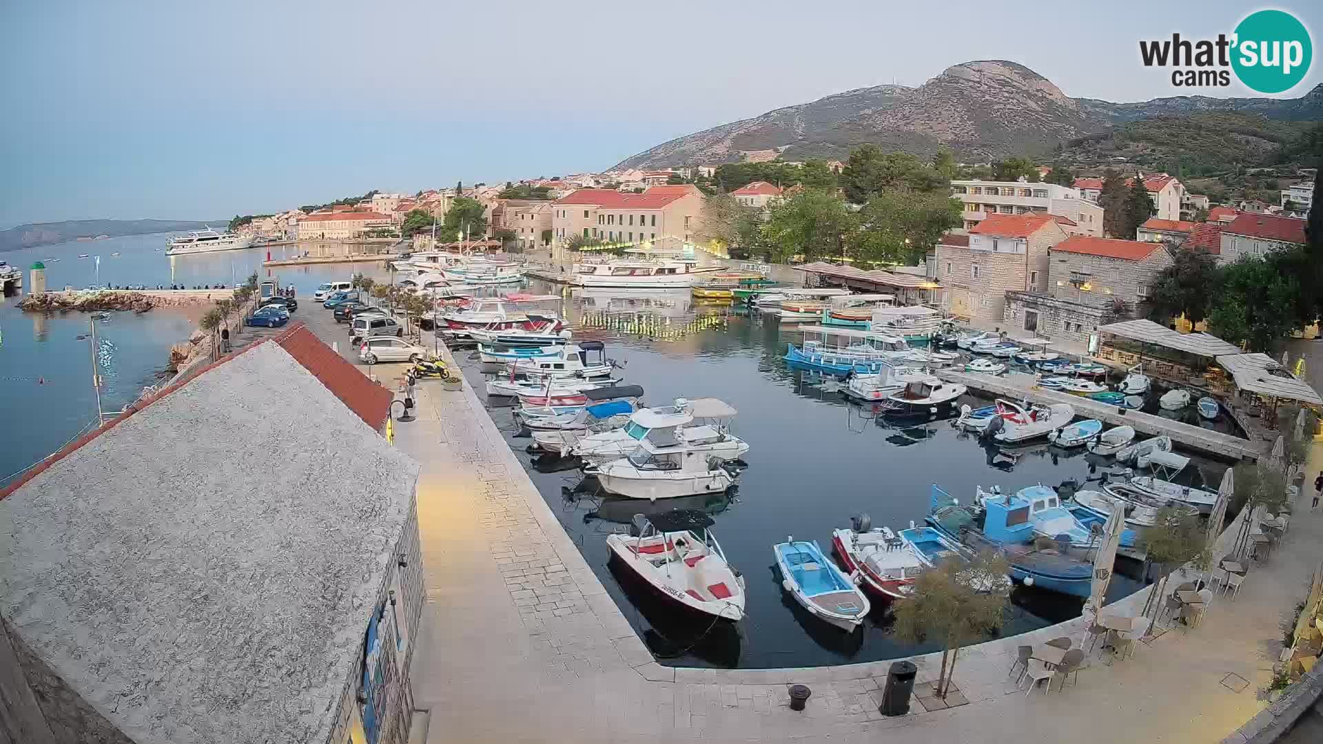 Webcam porto di Bol – Vista live sulla Riva e Marina