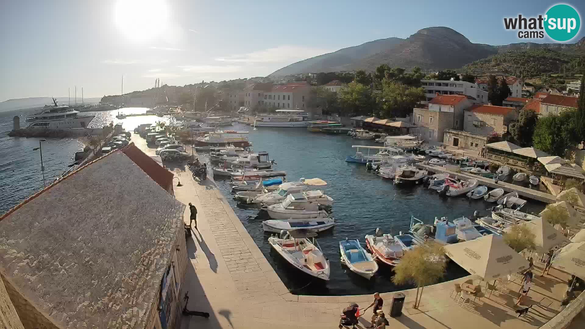Webcam Bol Hafen – Liveblick auf Bol Riva & Marina