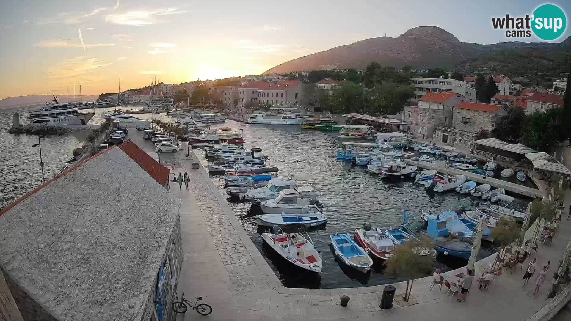 Webcam porto di Bol – Vista live sulla Riva e Marina