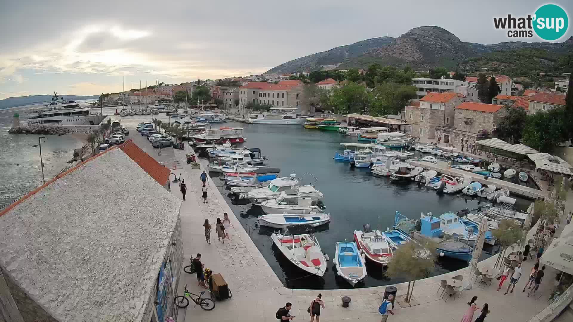 Webcam Bol Hafen – Liveblick auf Bol Riva & Marina