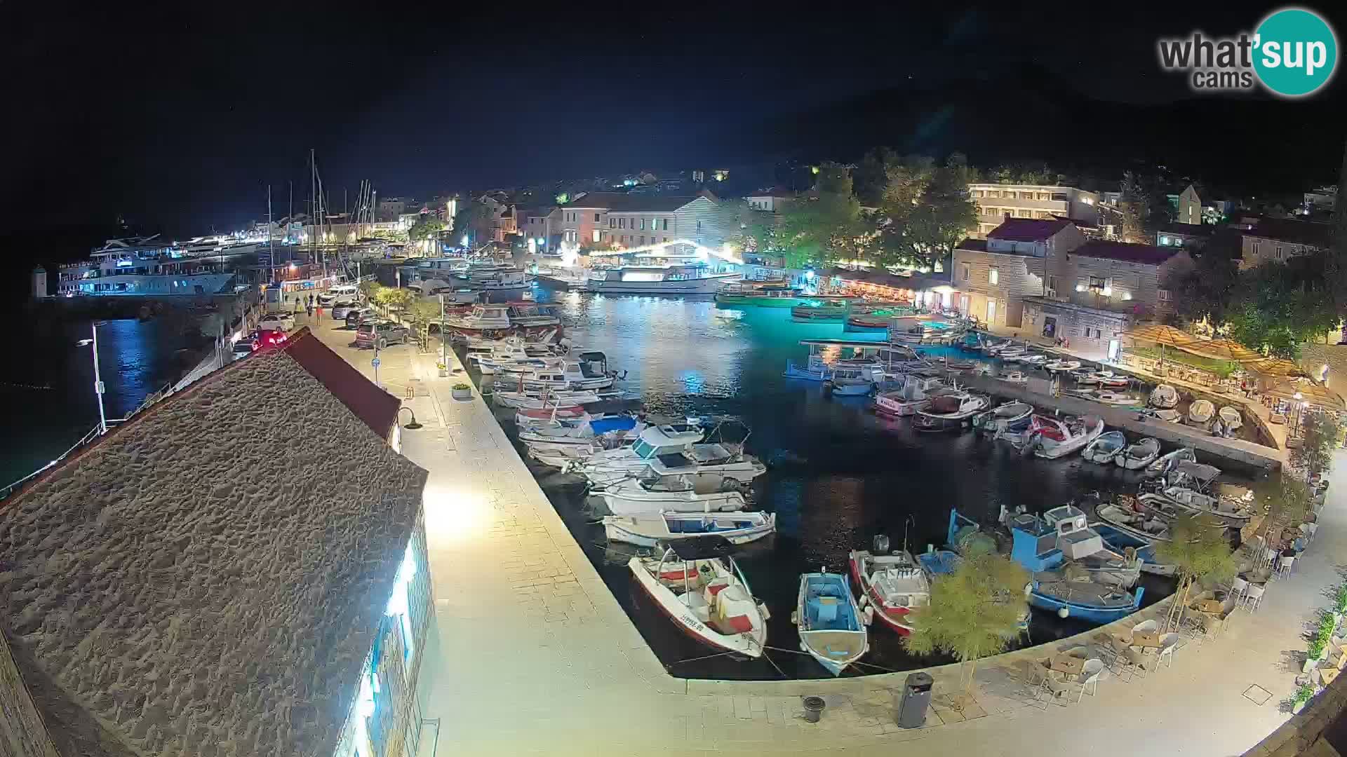 Web kamera Bol Riva – Pogled uživo na luku i marinu