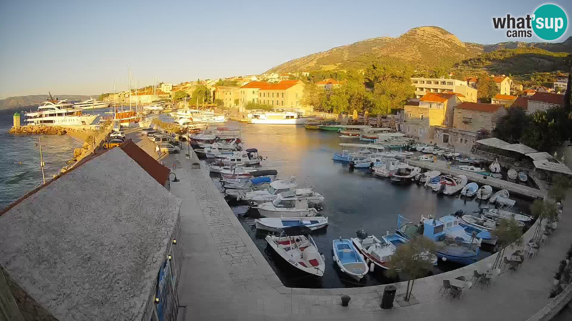 Webcam Bol Harbour – Live View of Bol Riva & Marina