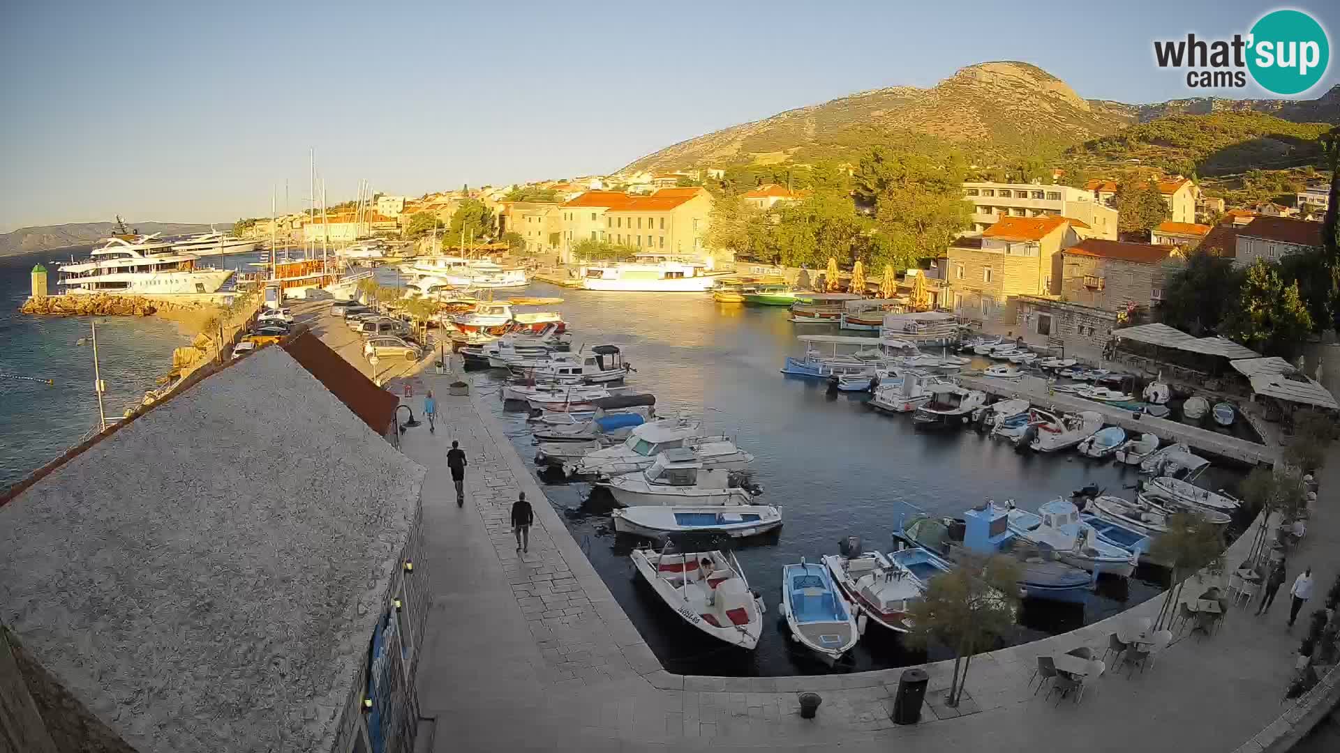 Webcam porto di Bol – Vista live sulla Riva e Marina