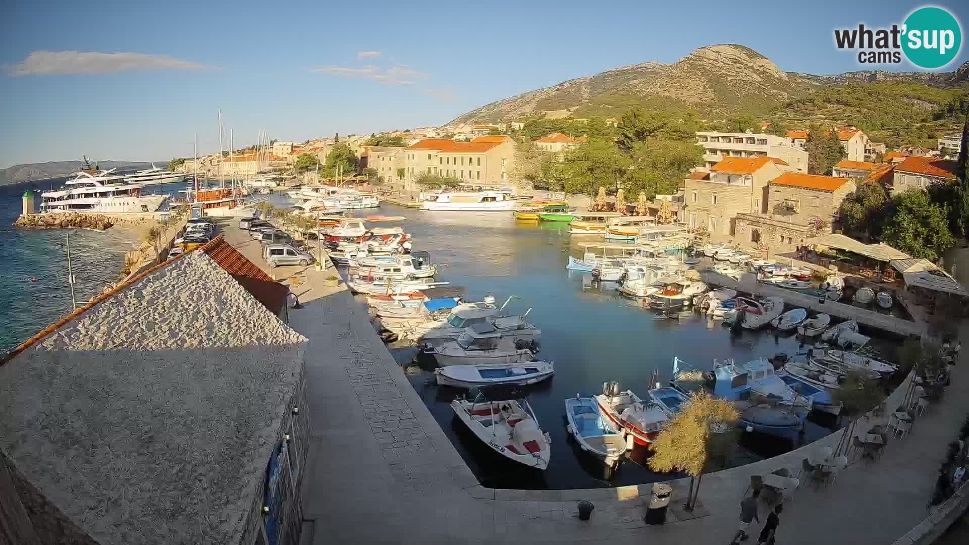 Webcam porto di Bol – Vista live sulla Riva e Marina