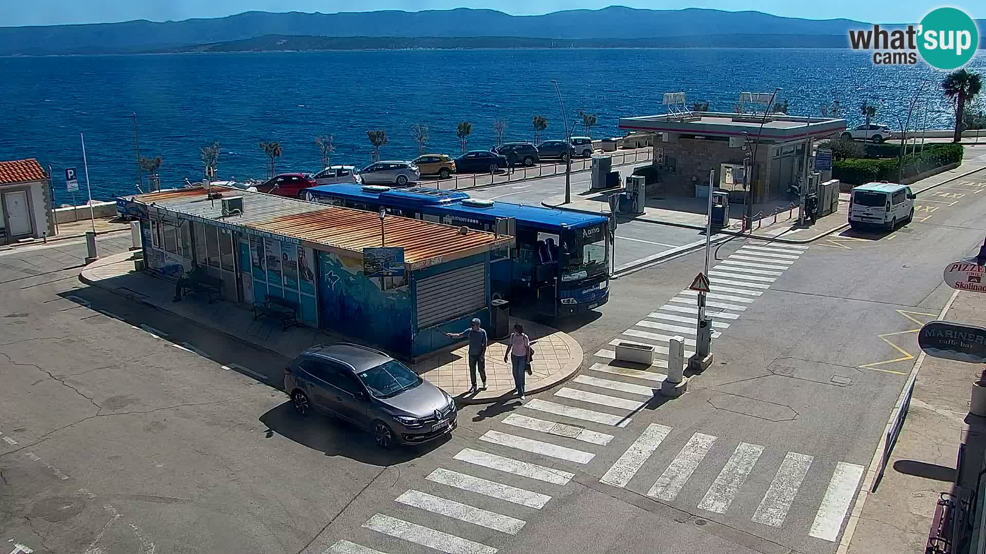 Web kamera Bol – Centar mjesta i marina | Pogled uživo