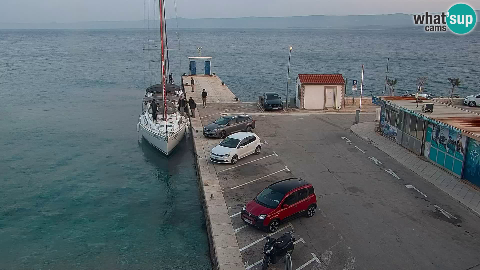 Webcam Bol Centro e Marina – Vista live dal porto di Bol