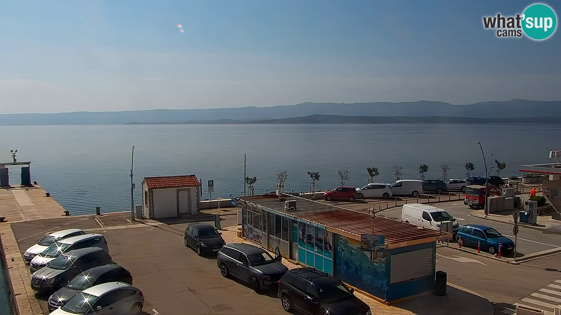 Web kamera Bol – Centar mjesta i marina | Pogled uživo