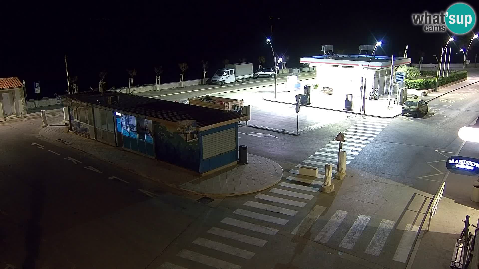 Web kamera Bol – Centar mjesta i marina | Pogled uživo