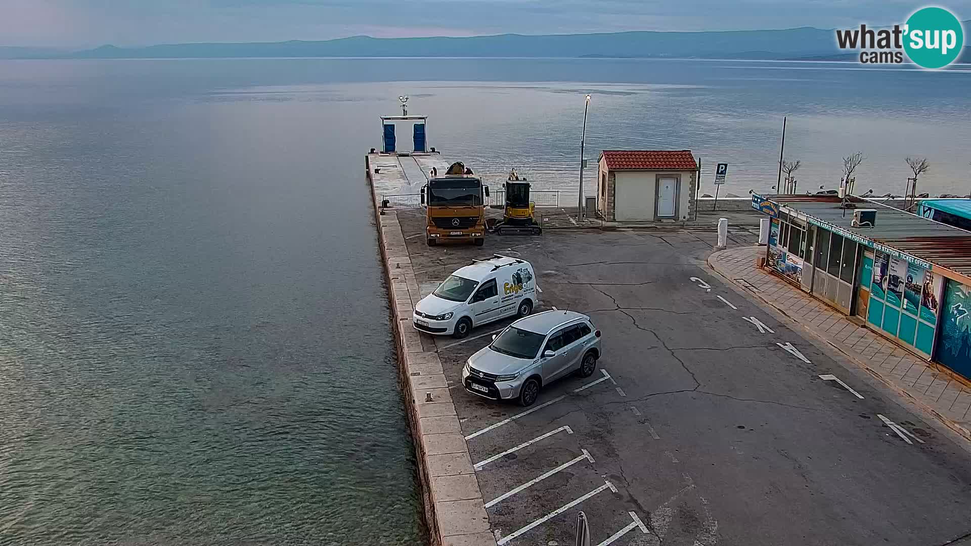 Webcam Bol Centro e Marina – Vista live dal porto di Bol