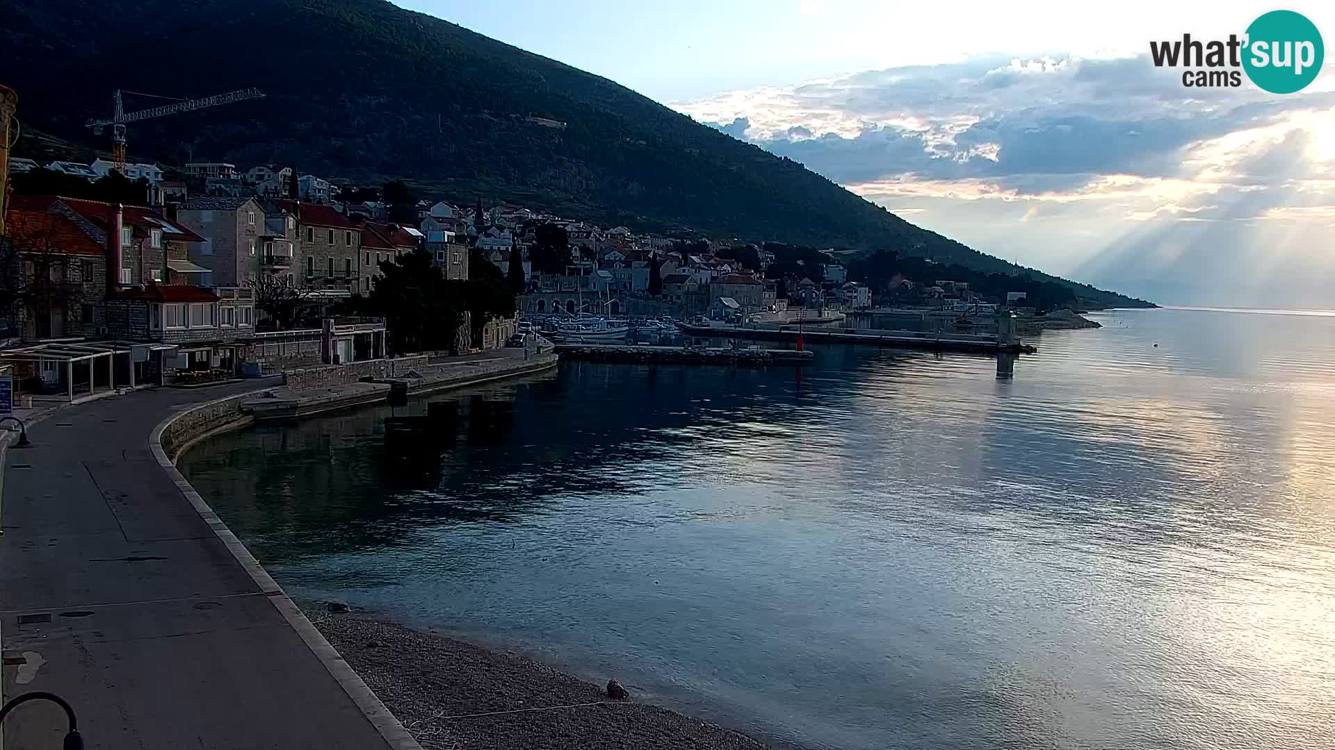 Webcam Bol Centro e Marina – Vista live dal porto di Bol