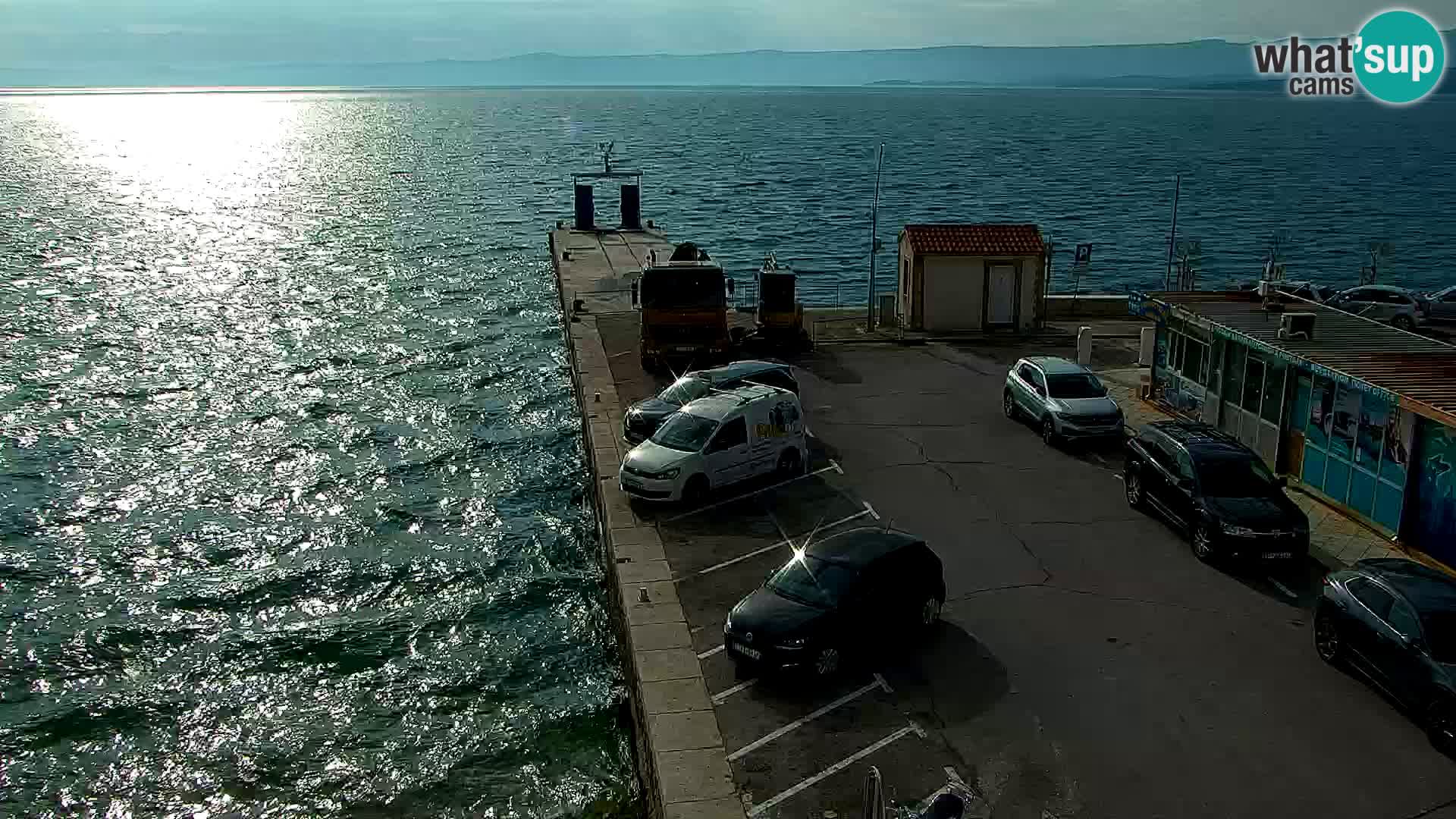 Web kamera Bol – Centar mjesta i marina | Pogled uživo