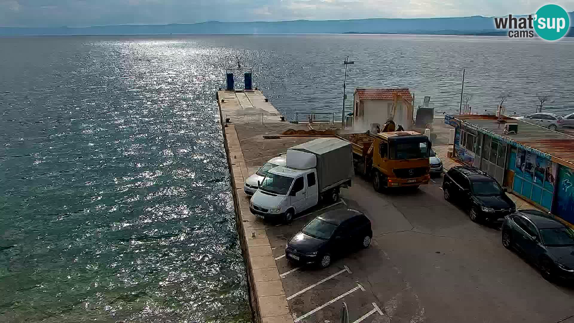 Web kamera Bol – Centar mjesta i marina | Pogled uživo