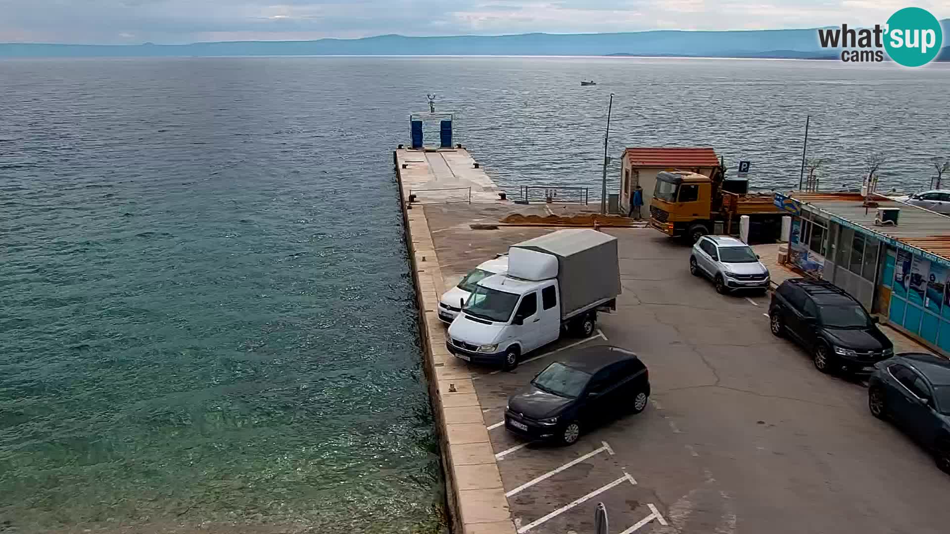 Web kamera Bol – Centar mjesta i marina | Pogled uživo