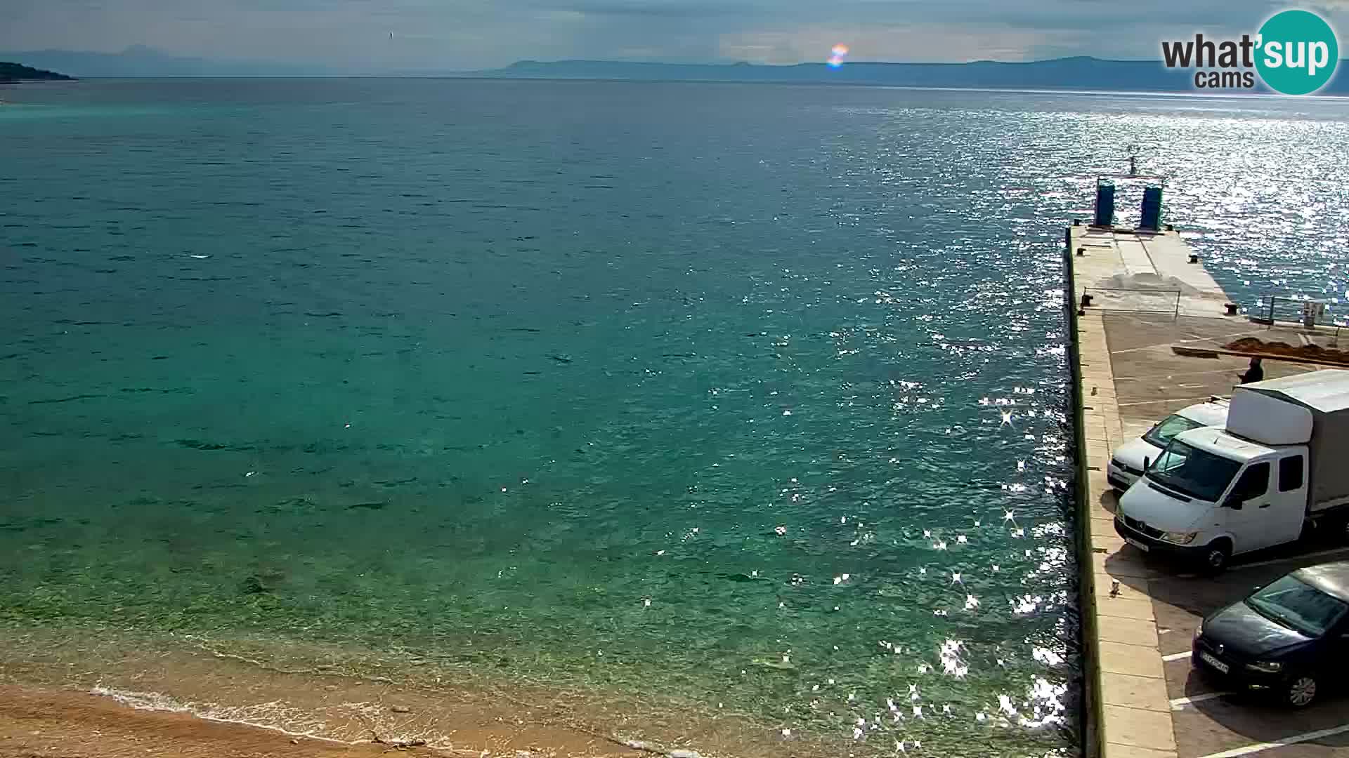 Web kamera Bol – Centar mjesta i marina | Pogled uživo