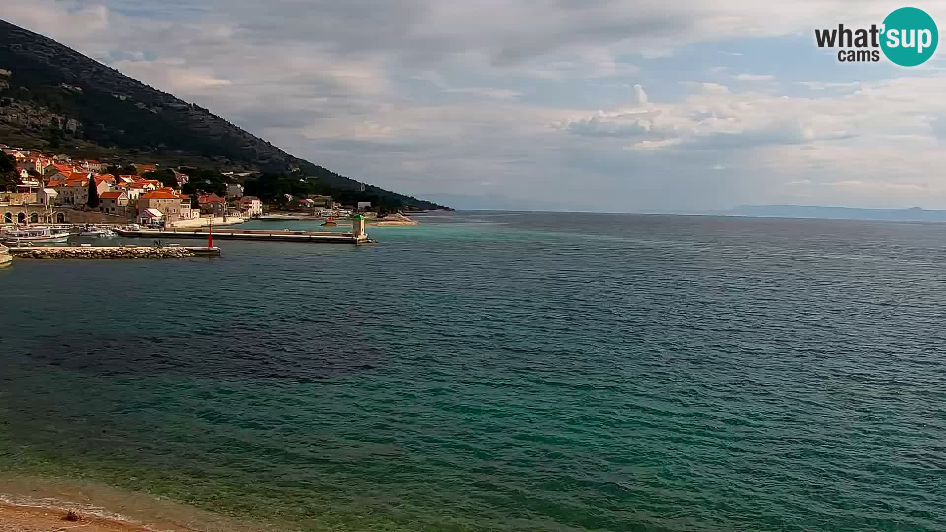Web kamera Bol – Centar mjesta i marina | Pogled uživo