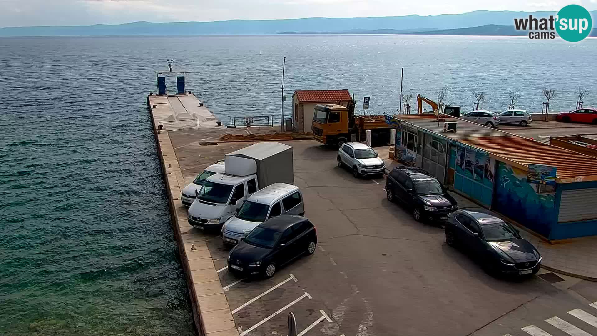 Web kamera Bol – Centar mjesta i marina | Pogled uživo