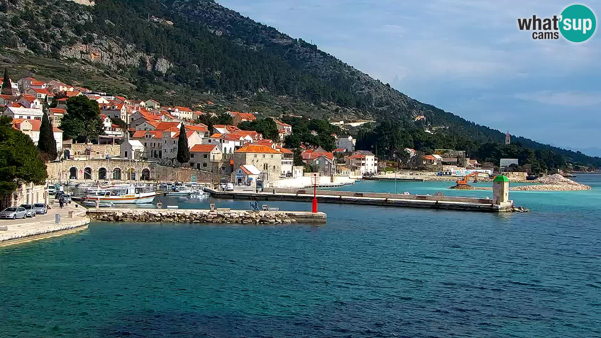 Web kamera Bol – Centar mjesta i marina | Pogled uživo