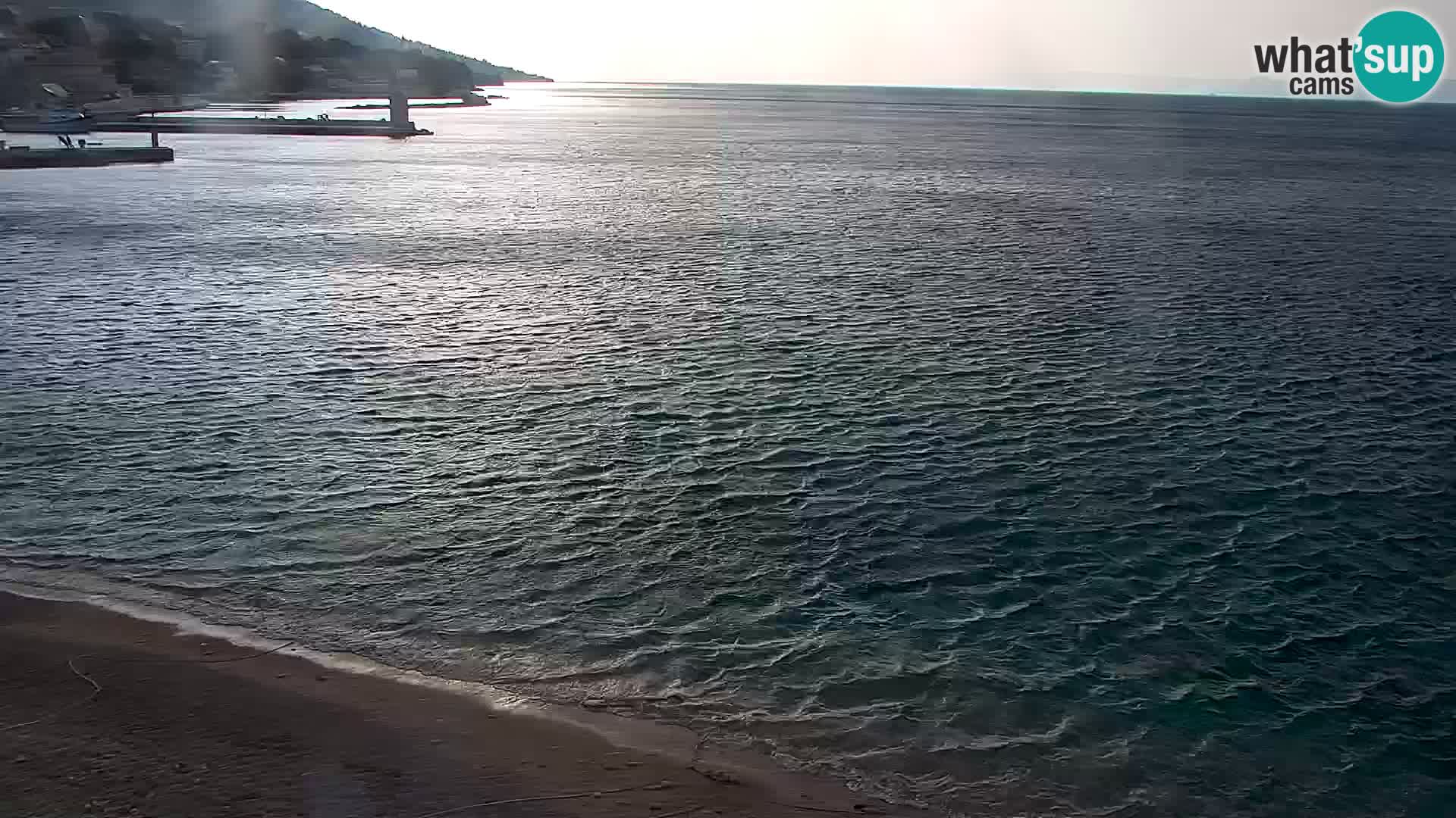 Spletna kamera Bol – Center mesta in marina v živo