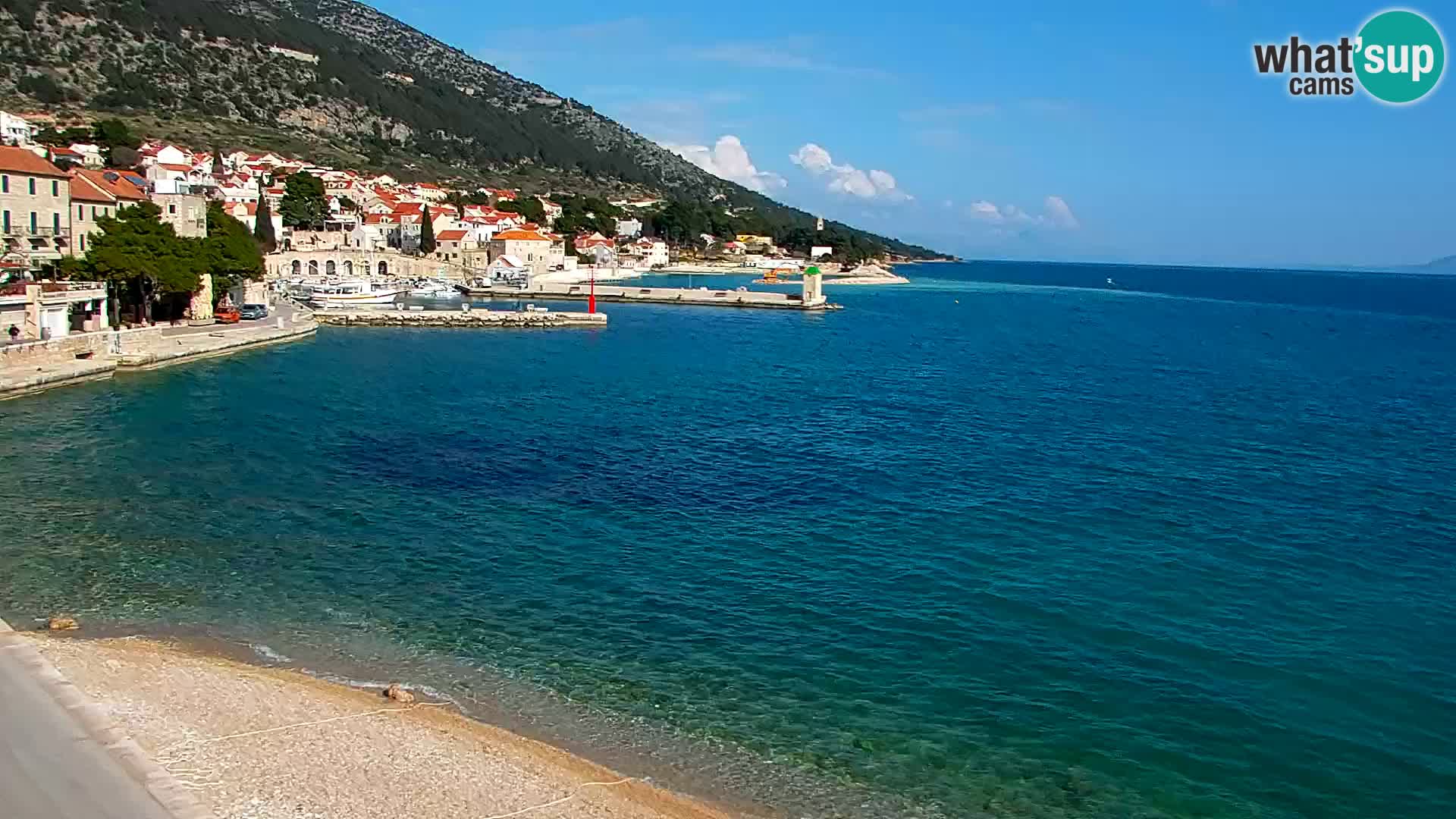 Web kamera Bol – Centar mjesta i marina | Pogled uživo