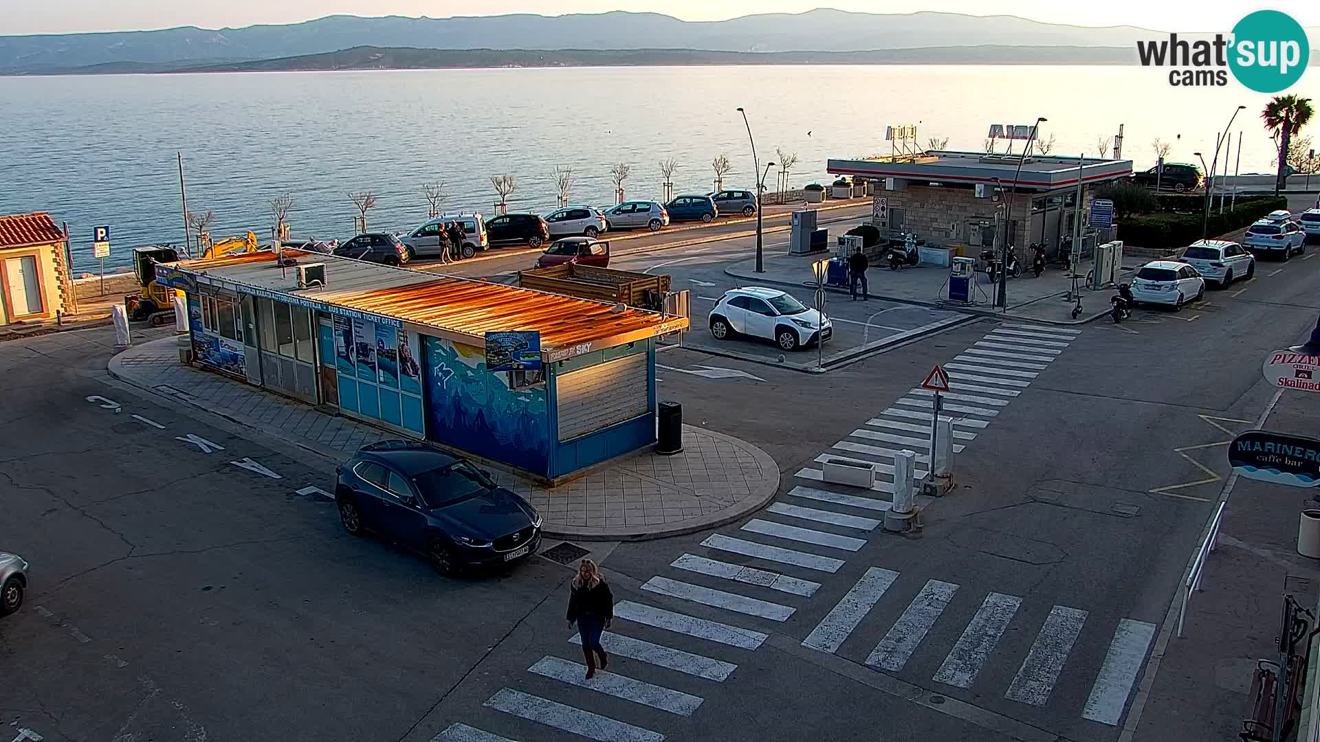 Web kamera Bol – Centar mjesta i marina | Pogled uživo