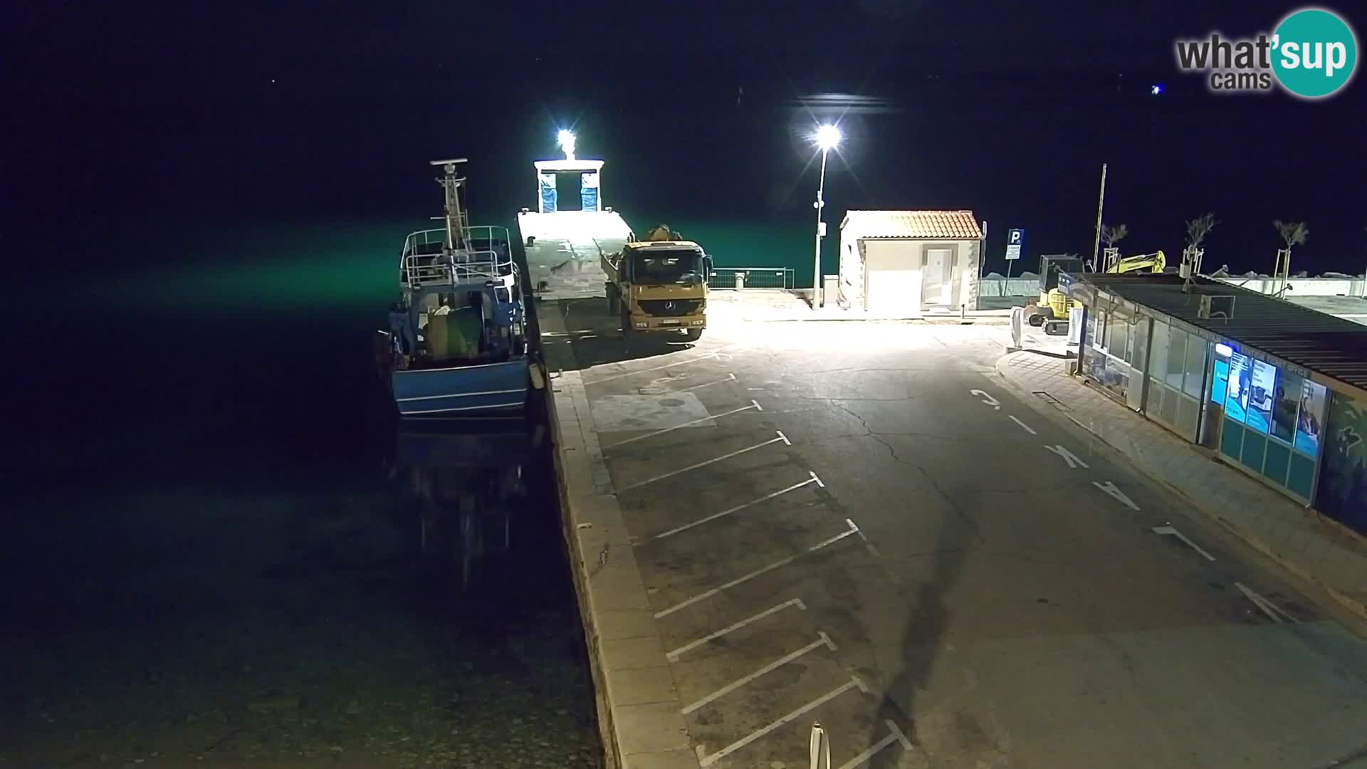 Web kamera Bol – Centar mjesta i marina | Pogled uživo