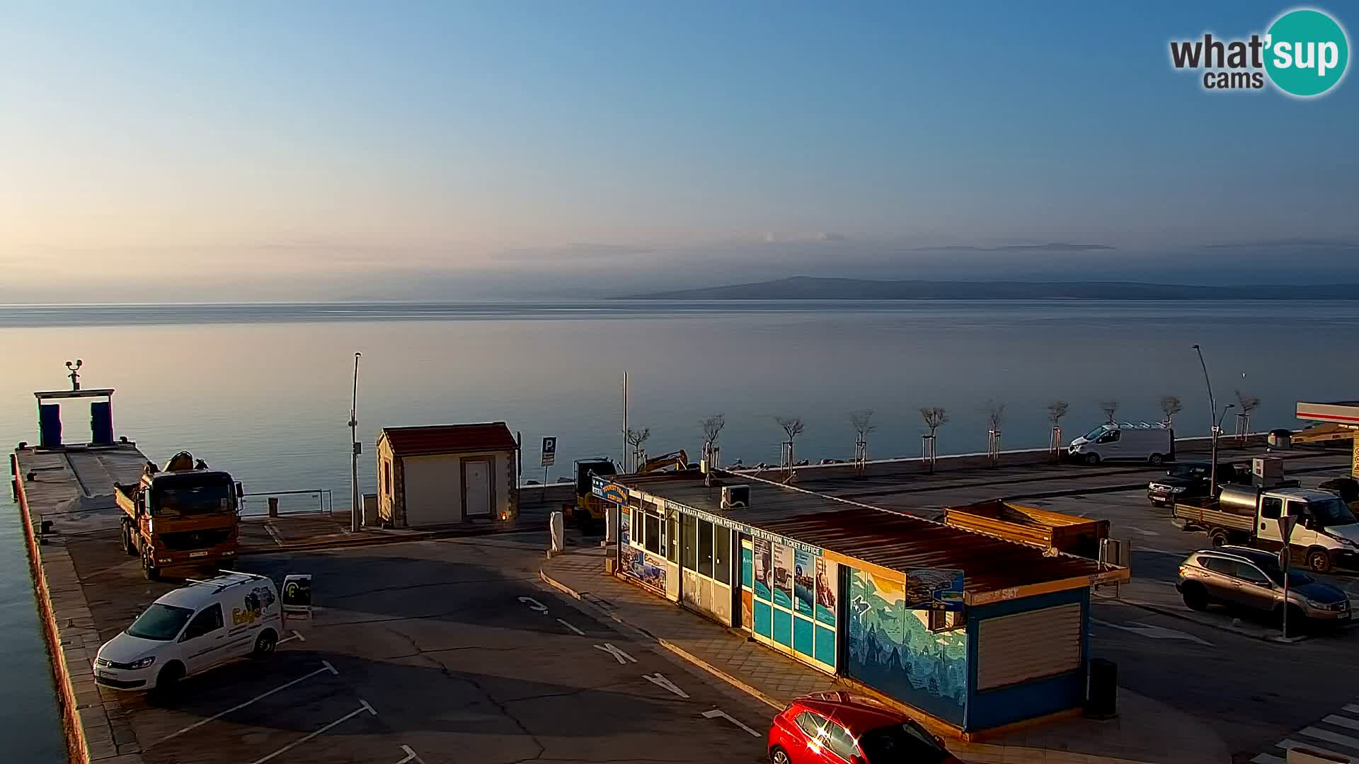 Webcam Bol Centro e Marina – Vista live dal porto di Bol