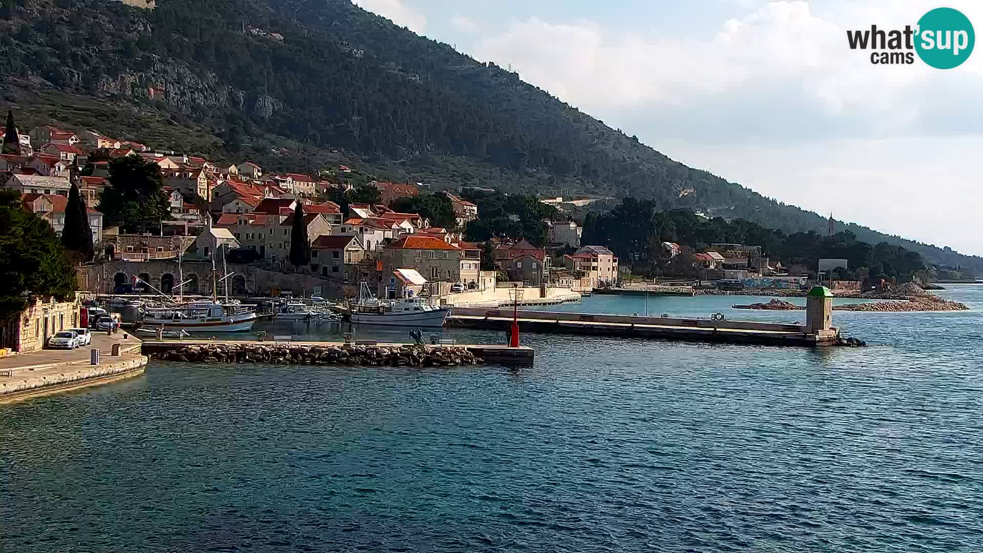 Web kamera Bol – Centar mjesta i marina | Pogled uživo