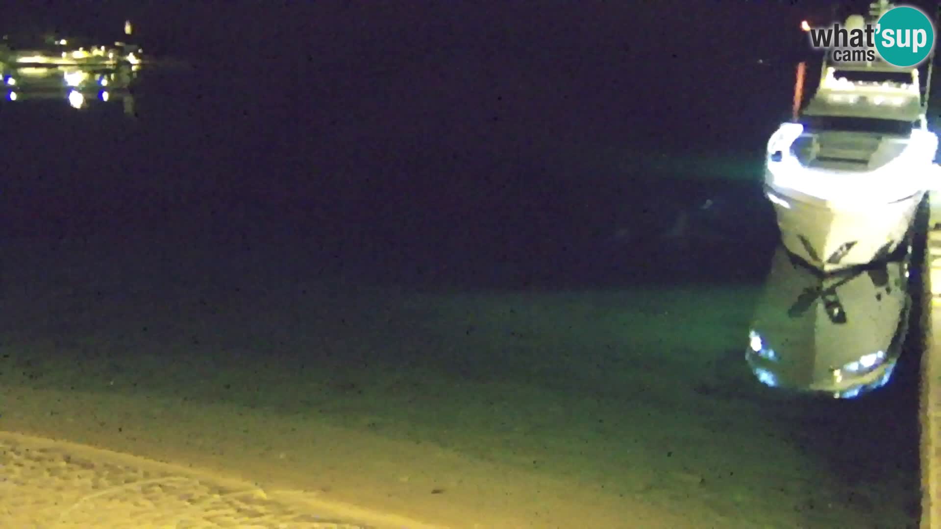 Web kamera Bol – Centar mjesta i marina | Pogled uživo