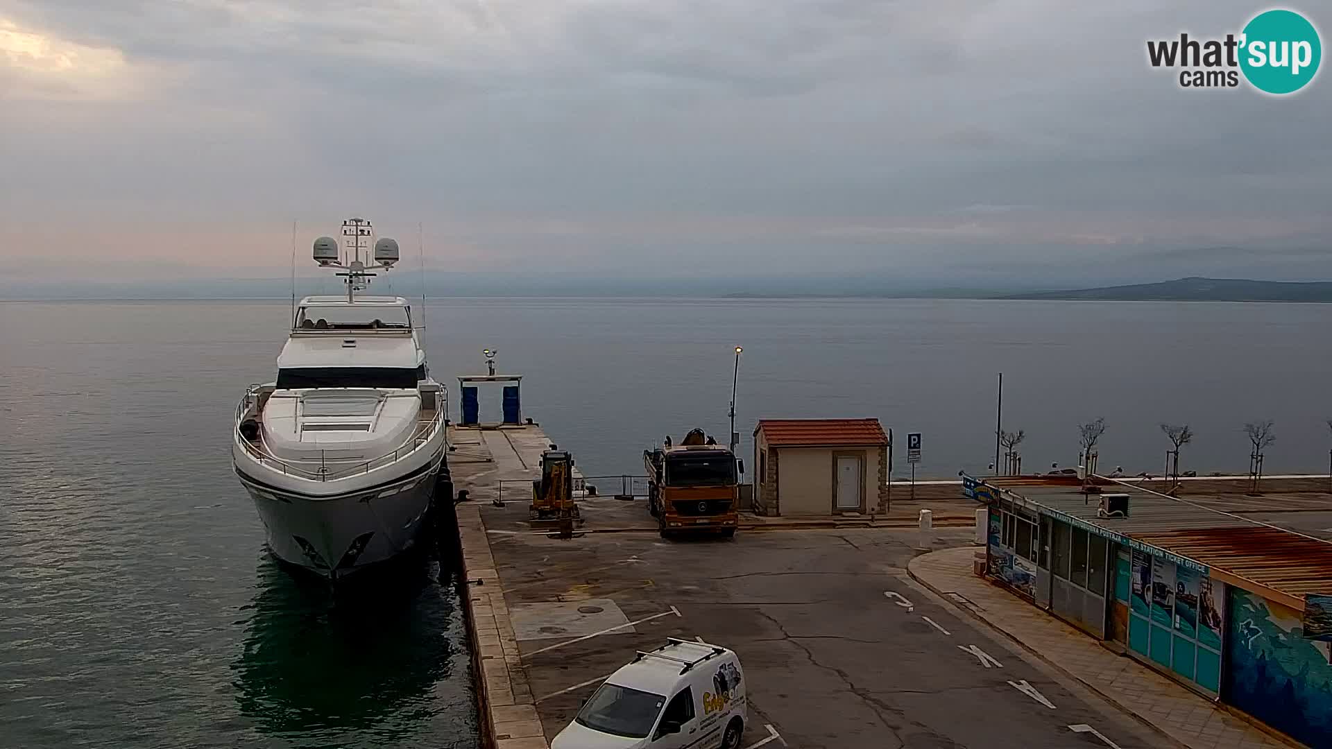 Webcam Bol Centro e Marina – Vista live dal porto di Bol