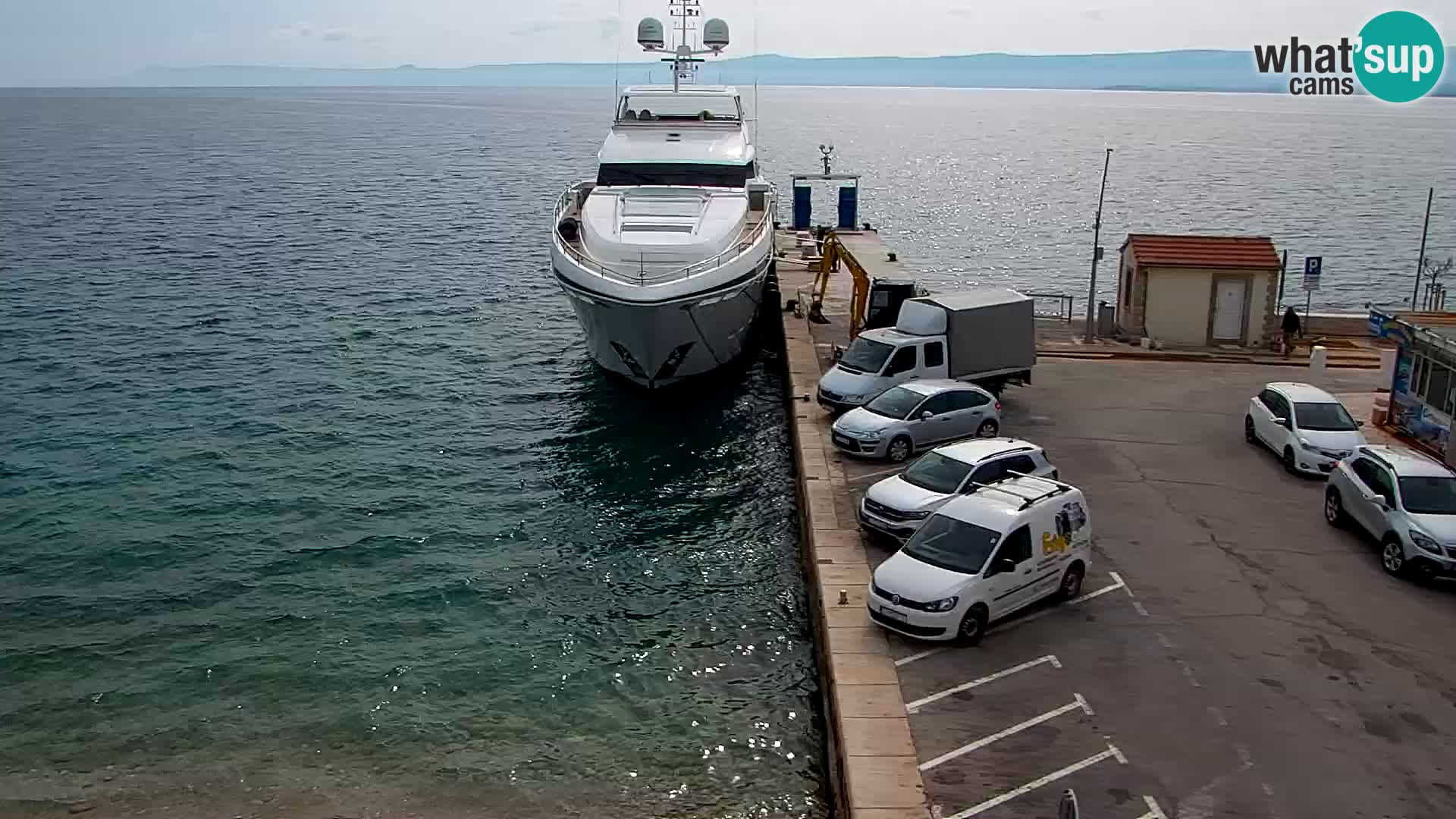 Web kamera Bol – Centar mjesta i marina | Pogled uživo