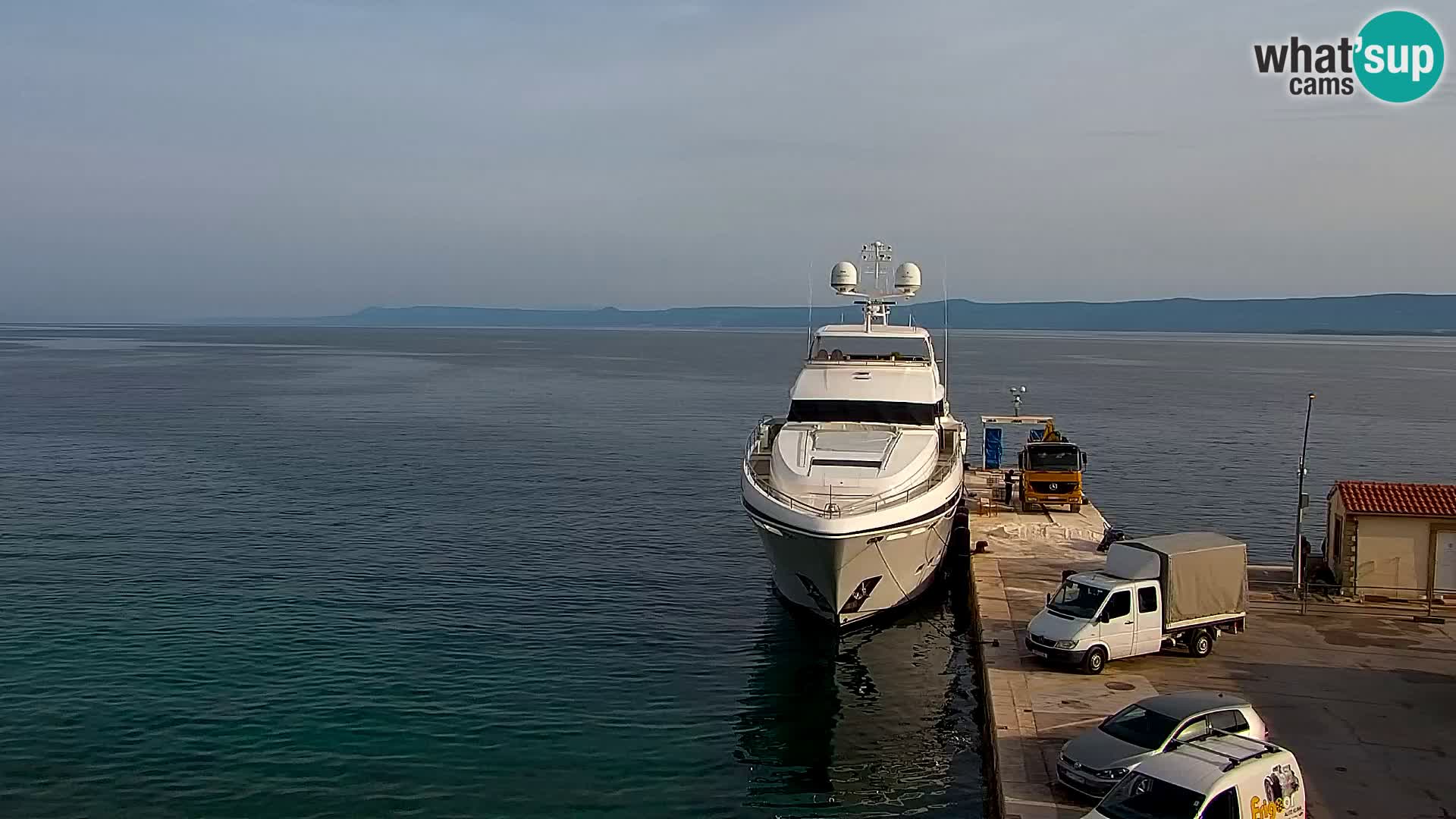 Web kamera Bol – Centar mjesta i marina | Pogled uživo