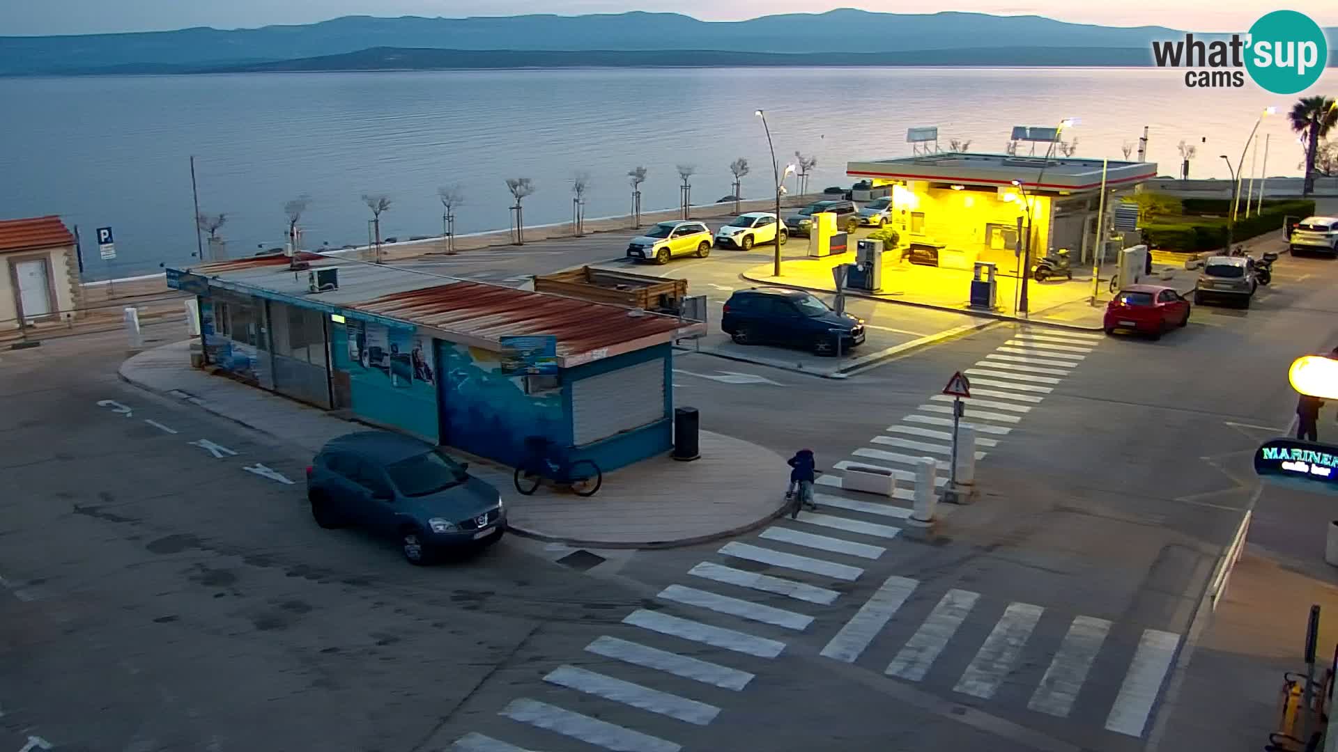 Web kamera Bol – Centar mjesta i marina | Pogled uživo