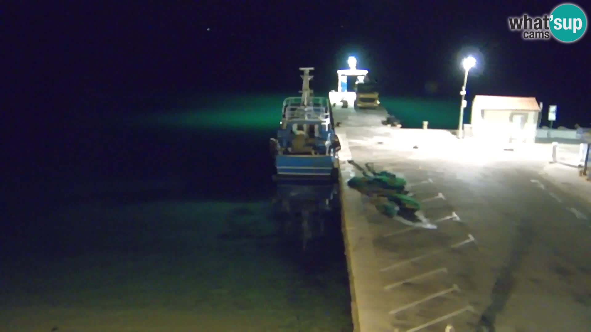 Web kamera Bol – Centar mjesta i marina | Pogled uživo