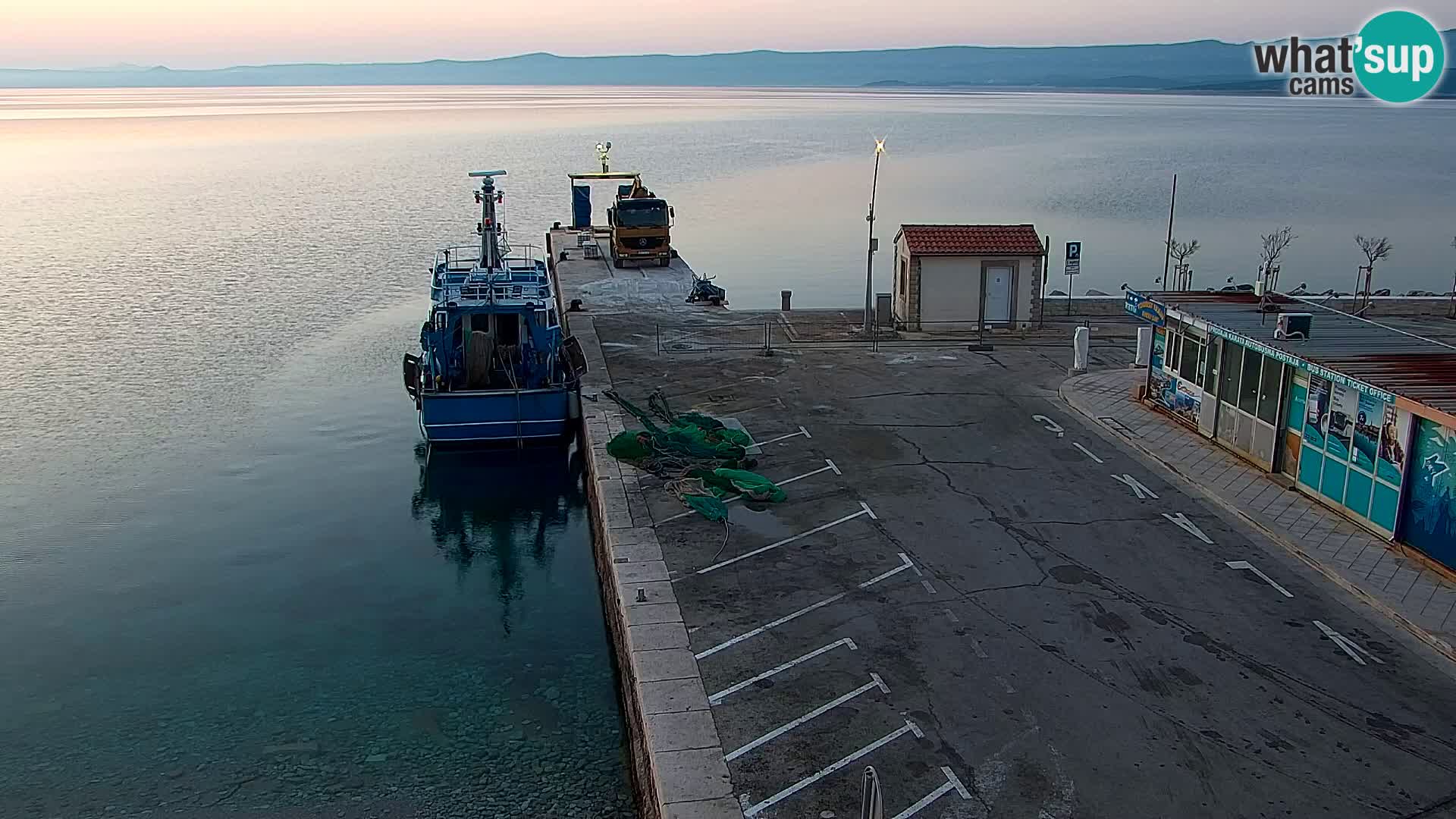 Webcam Bol Centro e Marina – Vista live dal porto di Bol