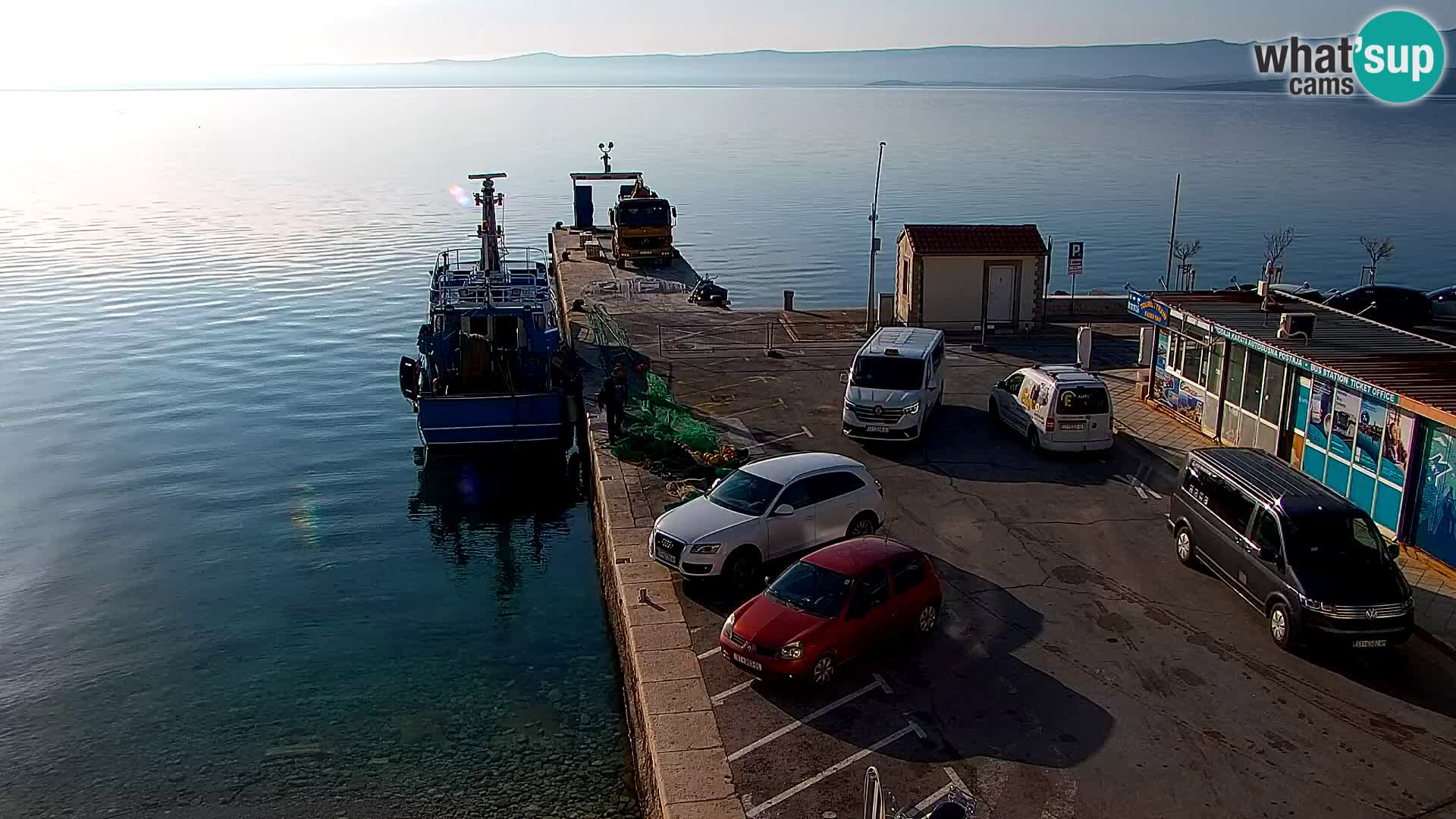 Webcam Bol Centro e Marina – Vista live dal porto di Bol