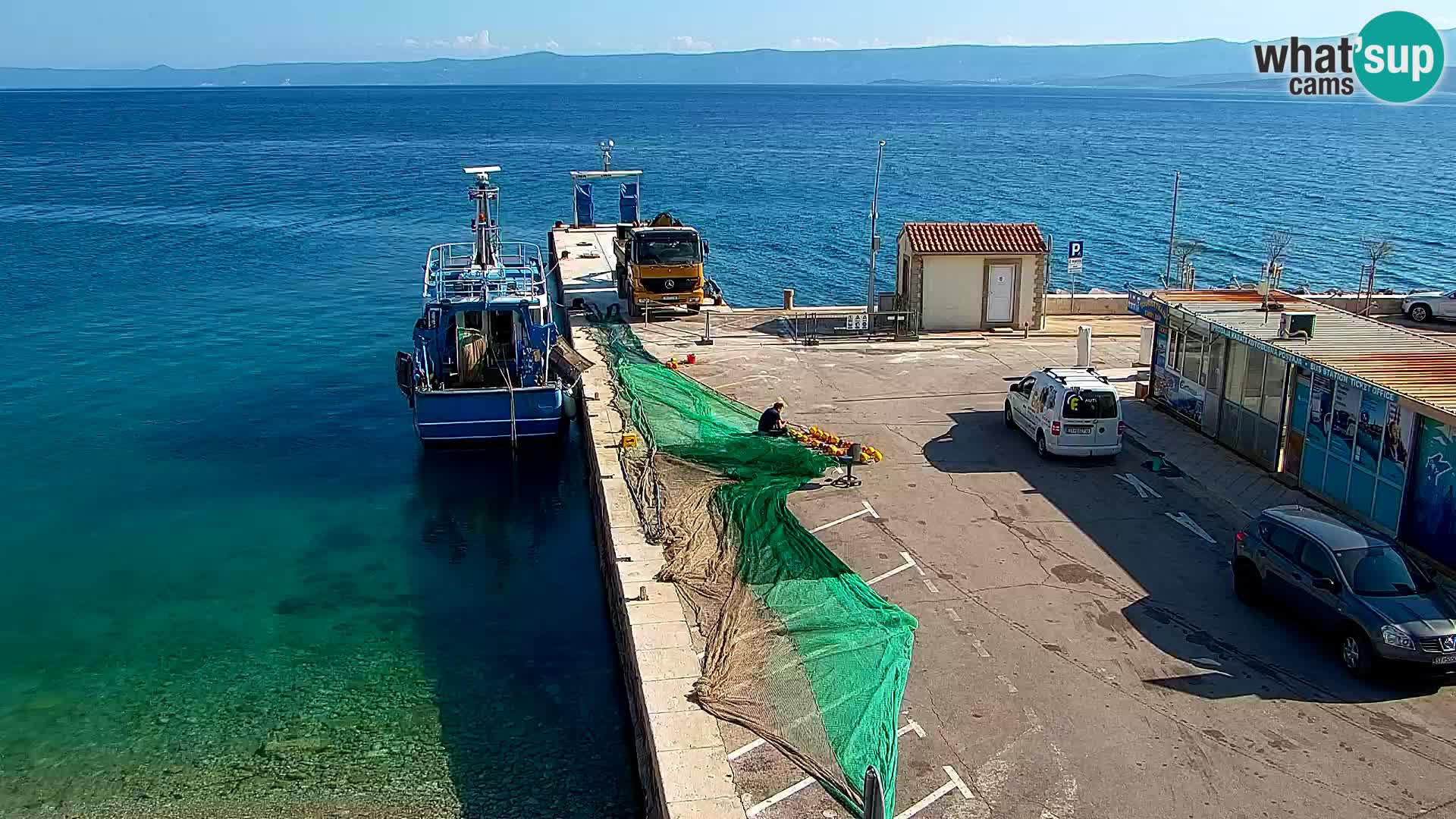 Web kamera Bol – Centar mjesta i marina | Pogled uživo