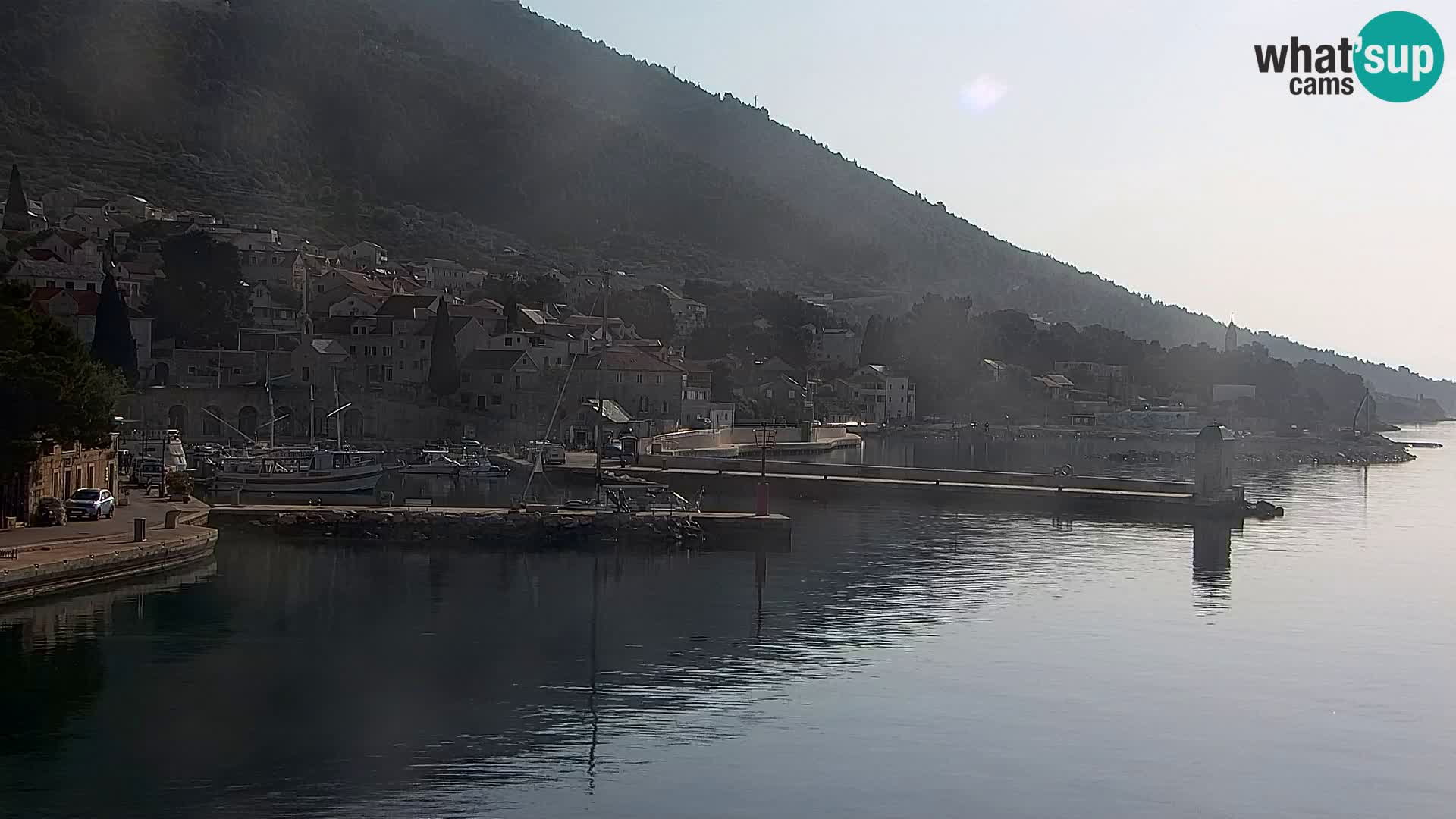 Webcam Bol Centro e Marina – Vista live dal porto di Bol