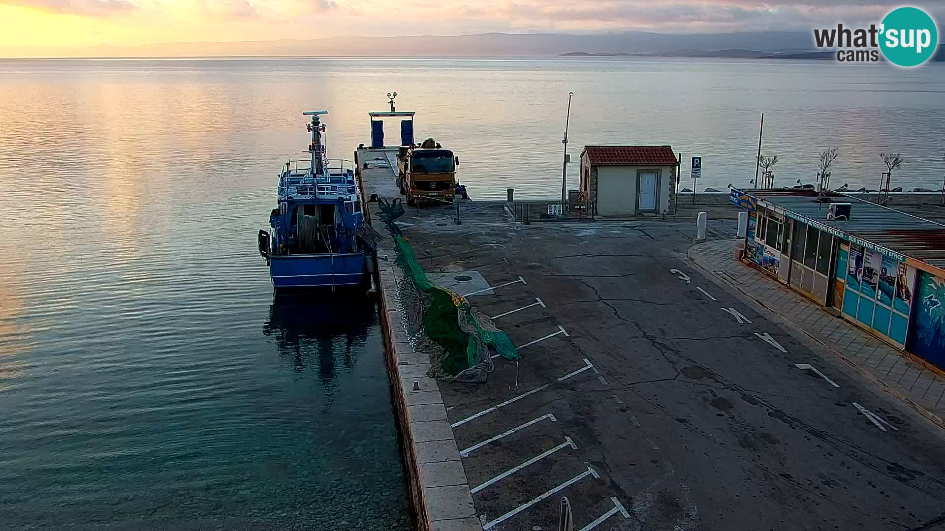 Webcam Bol Centro e Marina – Vista live dal porto di Bol