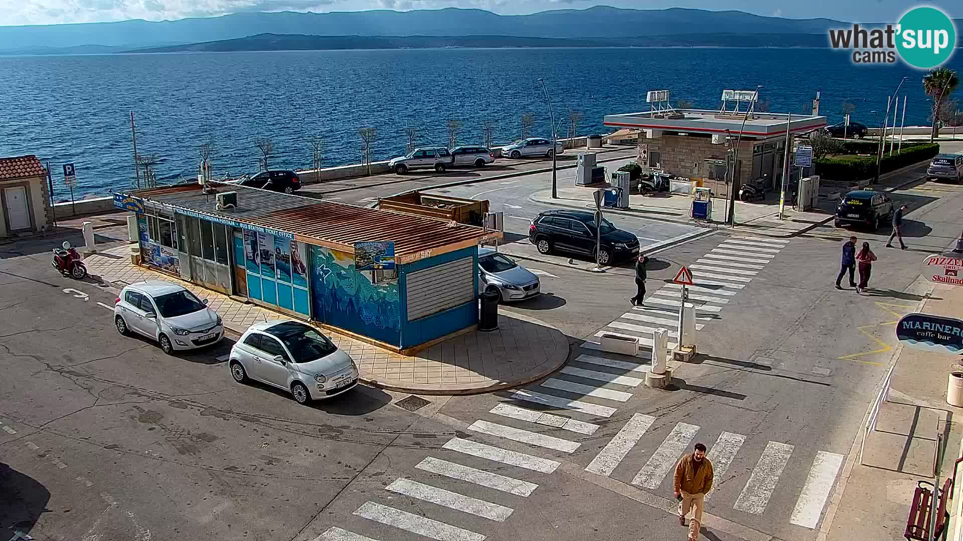 Web kamera Bol – Centar mjesta i marina | Pogled uživo