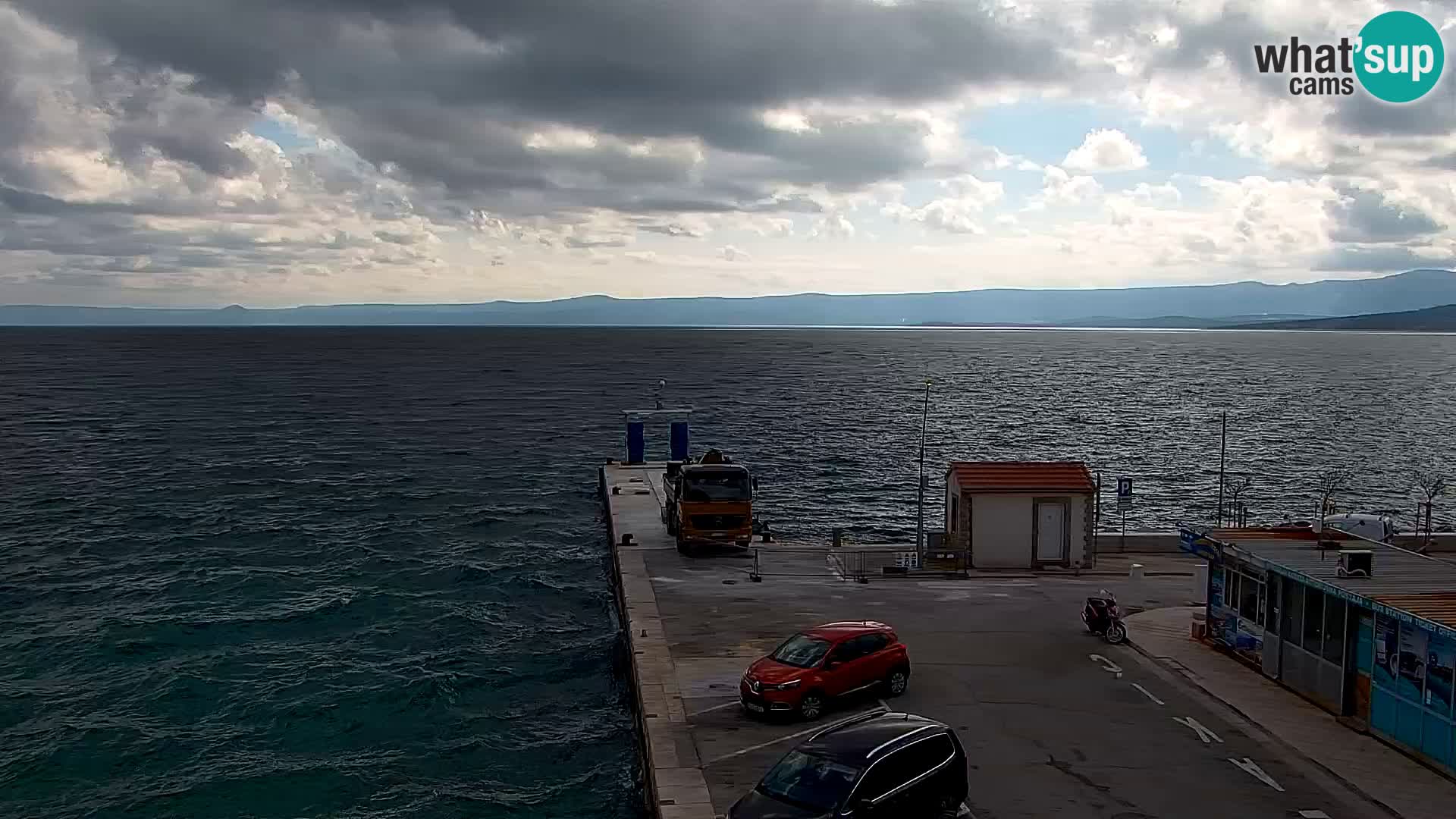 Web kamera Bol – Centar mjesta i marina | Pogled uživo