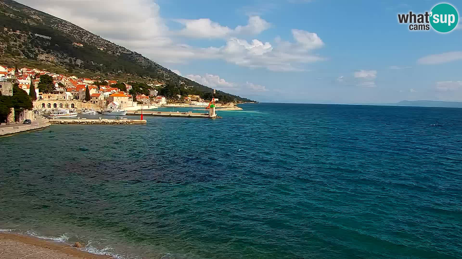 Web kamera Bol – Centar mjesta i marina | Pogled uživo