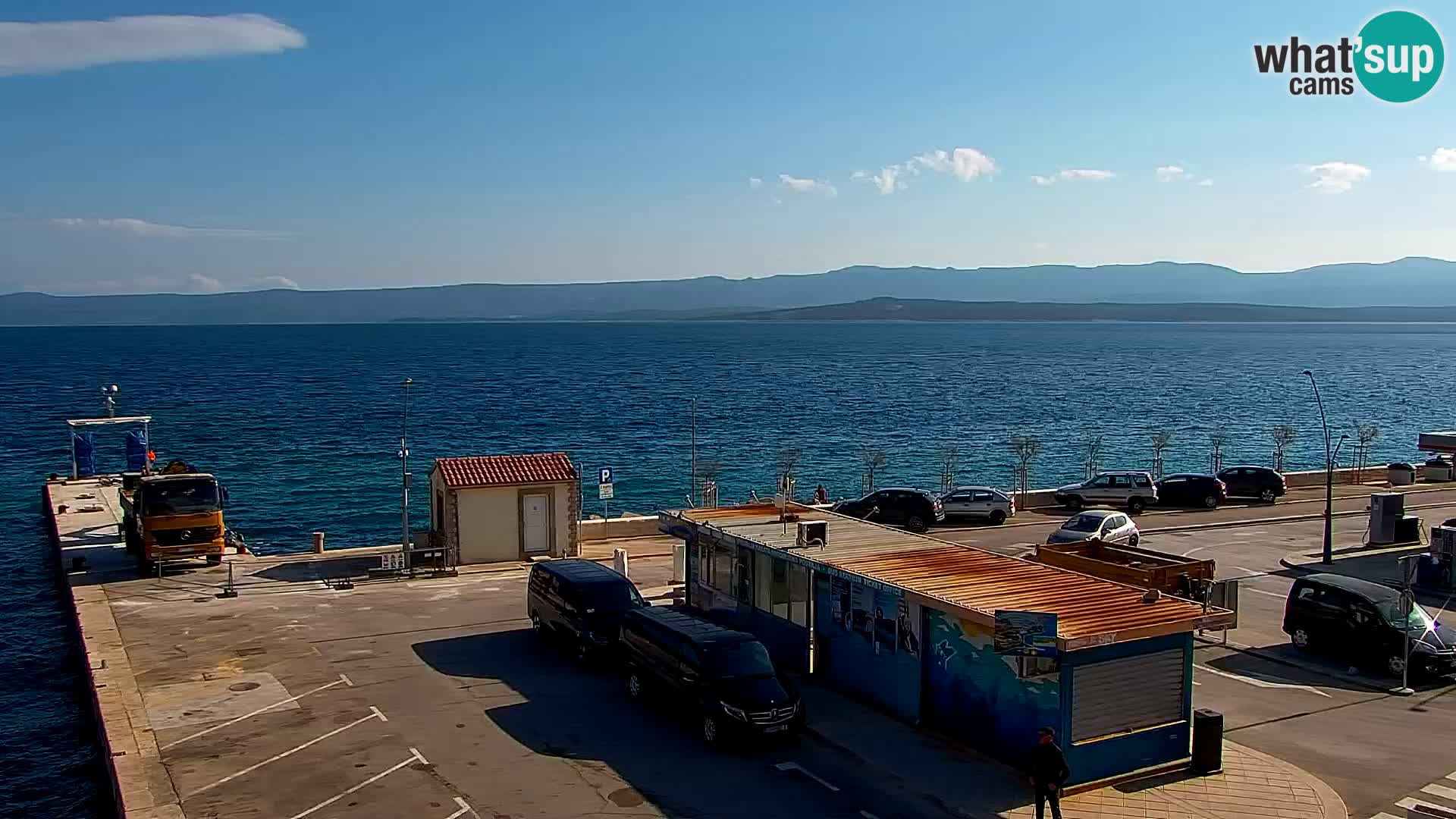 Web kamera Bol – Centar mjesta i marina | Pogled uživo