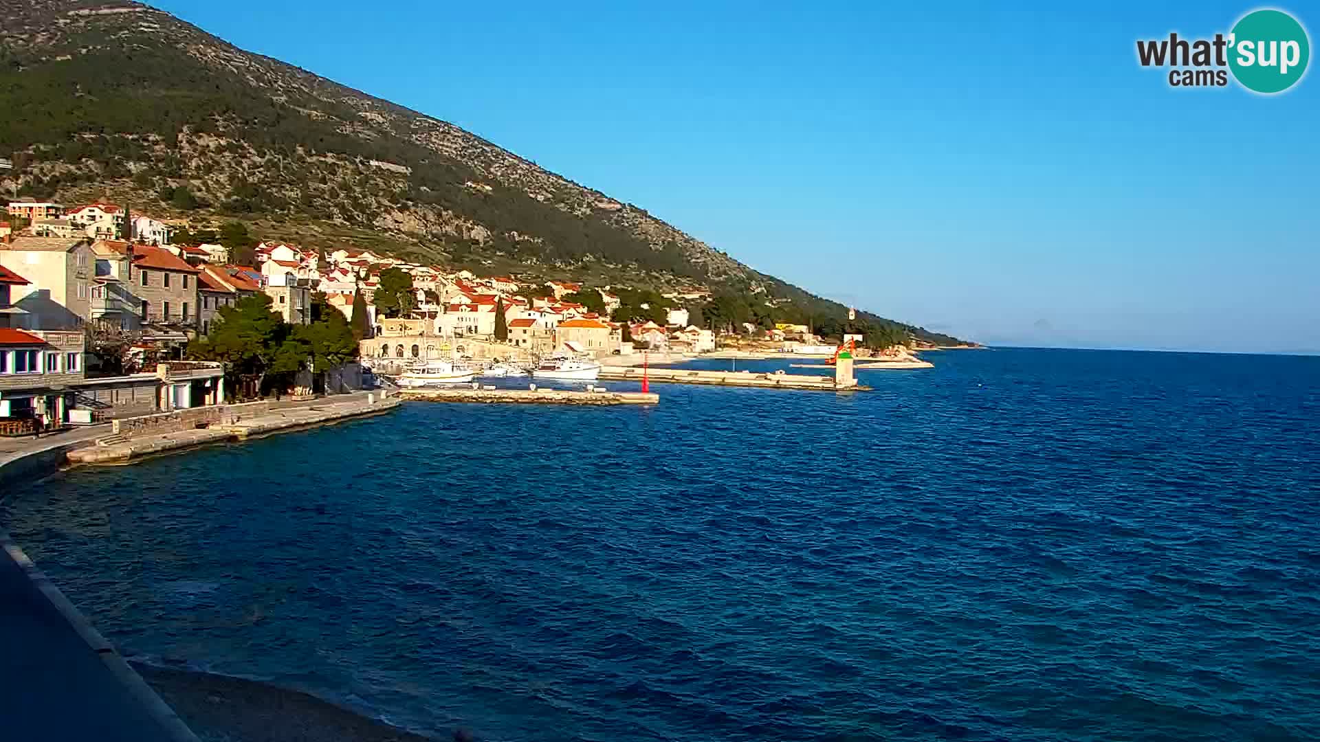 Webcam Bol Centro e Marina – Vista live dal porto di Bol