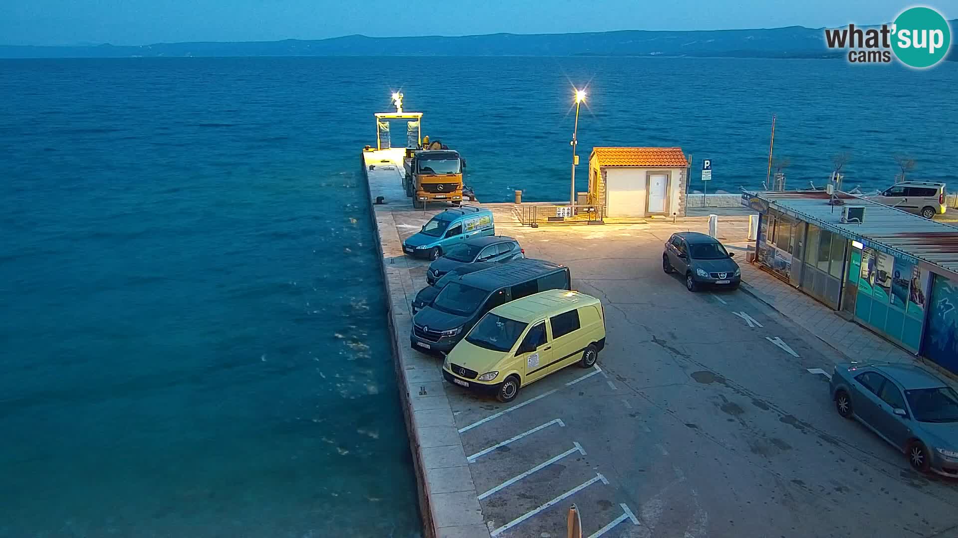 Webcam Bol Centro e Marina – Vista live dal porto di Bol