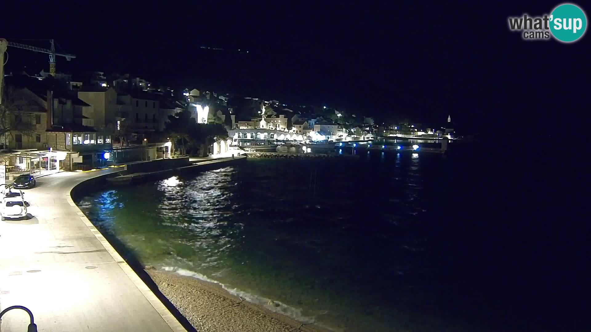 Spletna kamera Bol – Center mesta in marina v živo