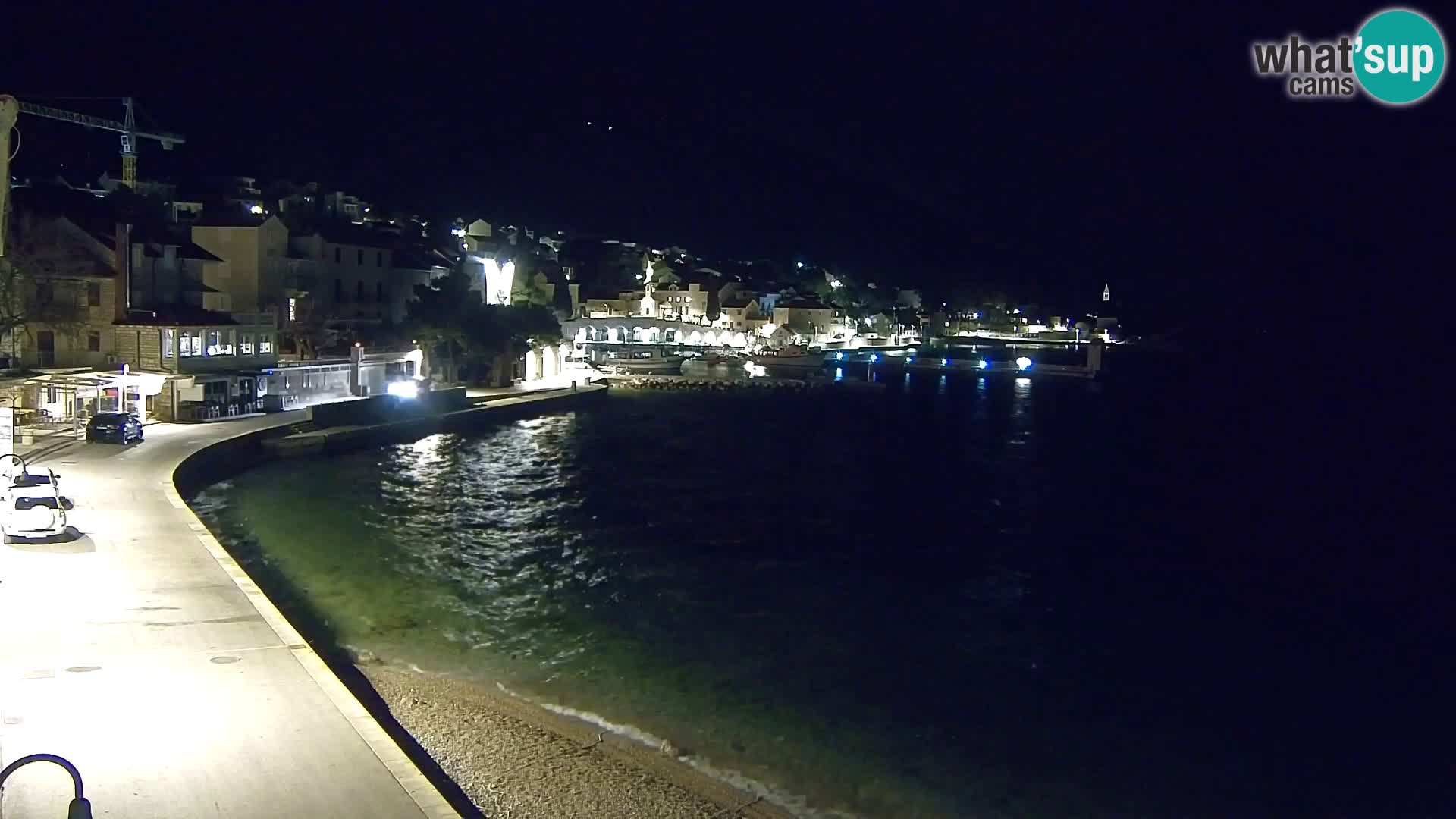 Spletna kamera Bol – Center mesta in marina v živo