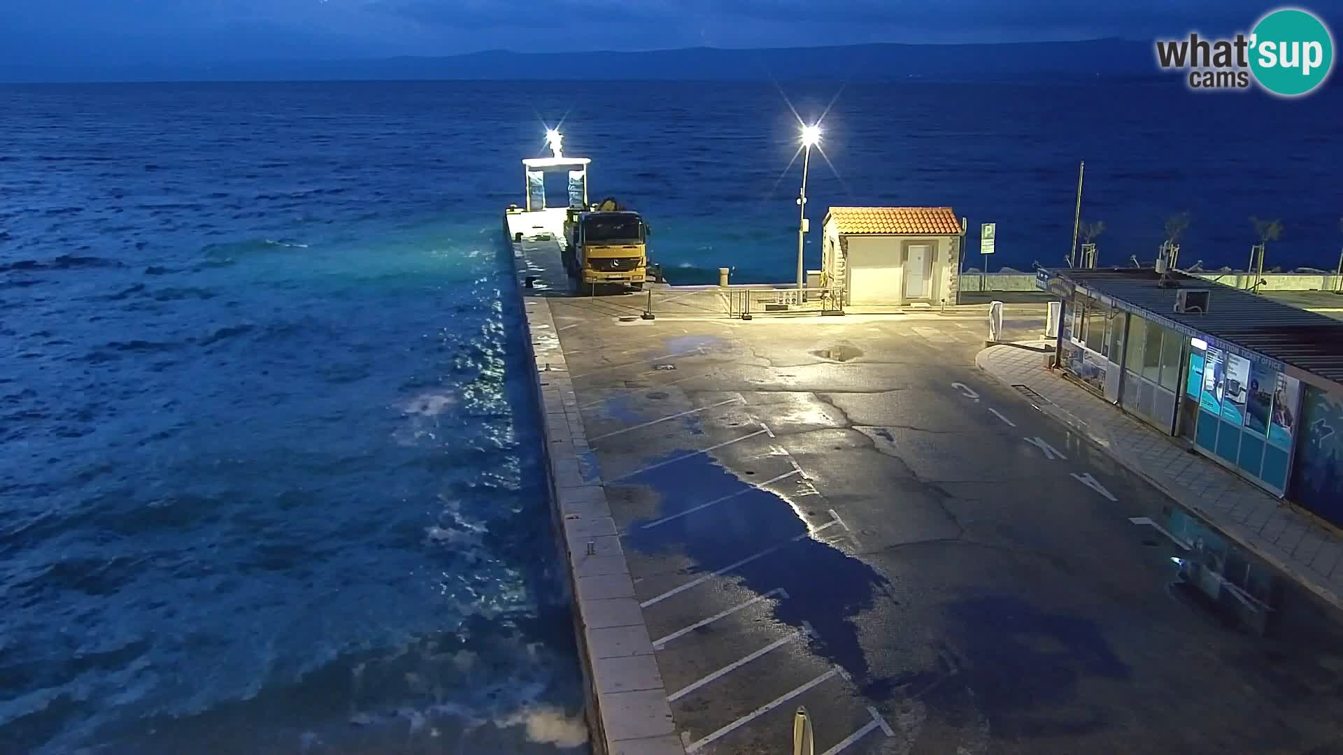 Web kamera Bol – Centar mjesta i marina | Pogled uživo