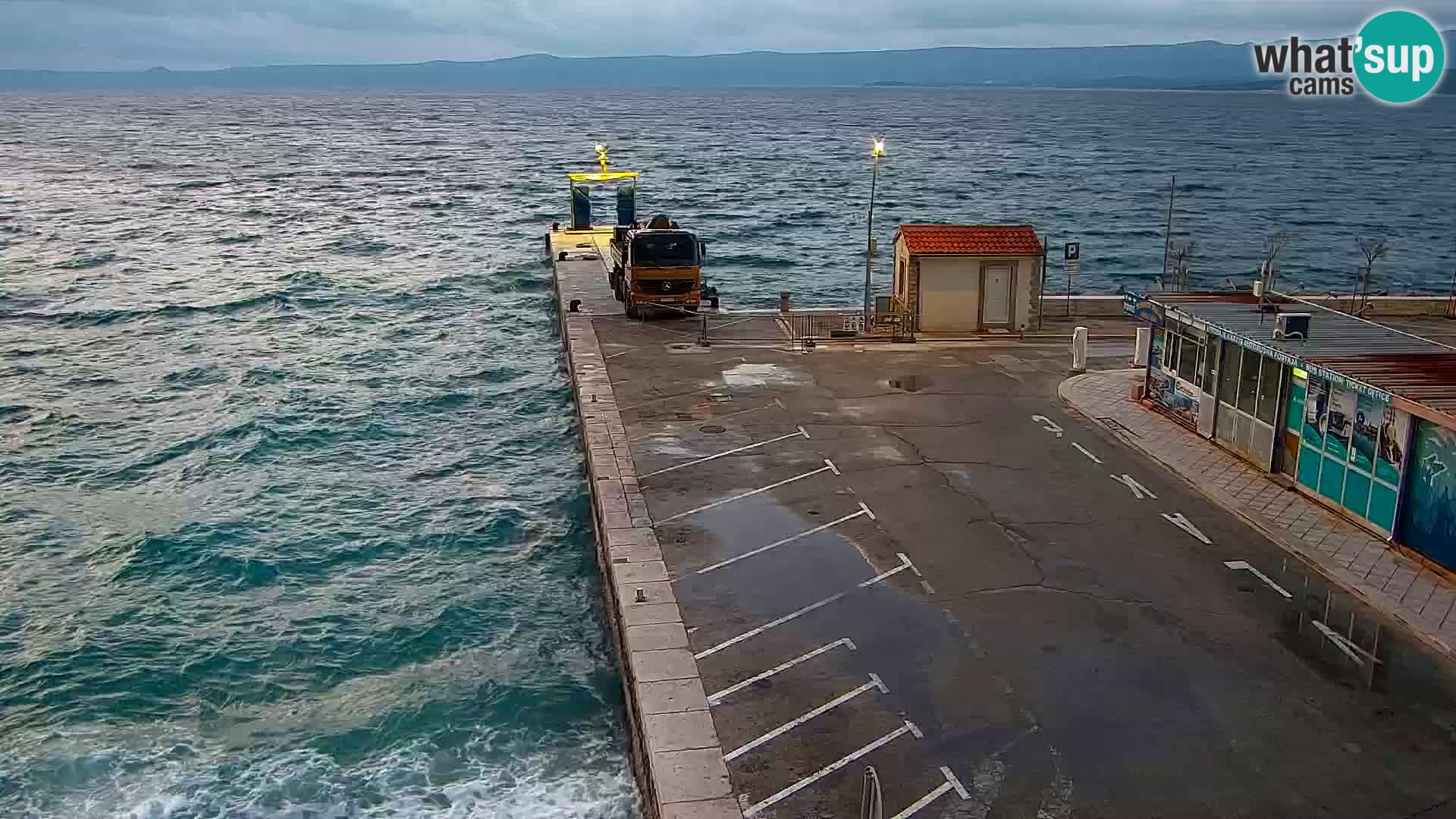 Webcam Bol Centro e Marina – Vista live dal porto di Bol