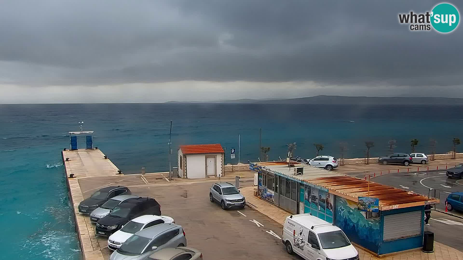 Web kamera Bol – Centar mjesta i marina | Pogled uživo